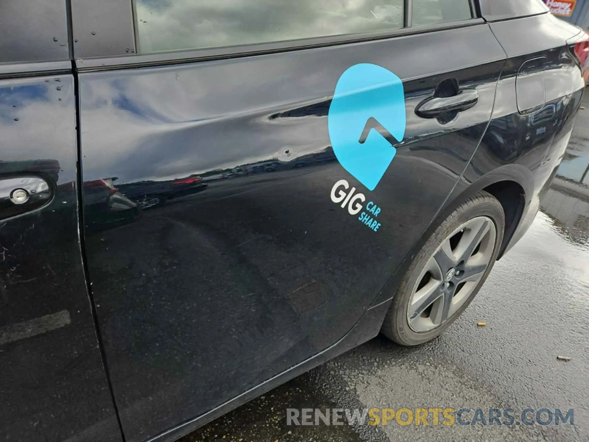29 Photograph of a damaged car JTDKAMFU7M3136606 TOYOTA PRIUS 2021
