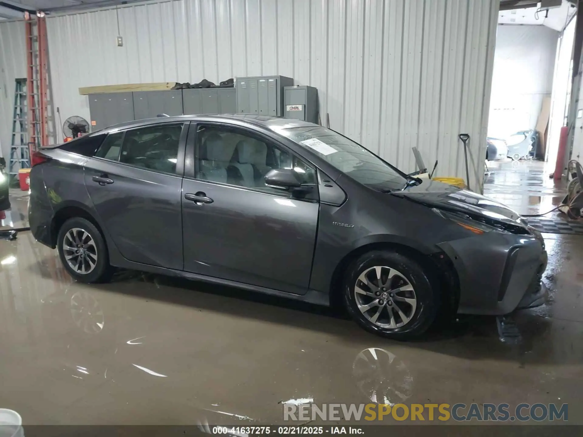 13 Фотография поврежденного автомобиля JTDKAMFU9M3132587 TOYOTA PRIUS 2021