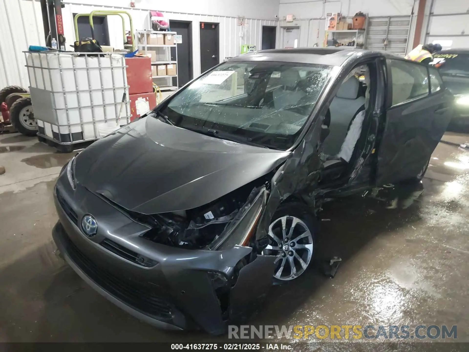 2 Фотография поврежденного автомобиля JTDKAMFU9M3132587 TOYOTA PRIUS 2021