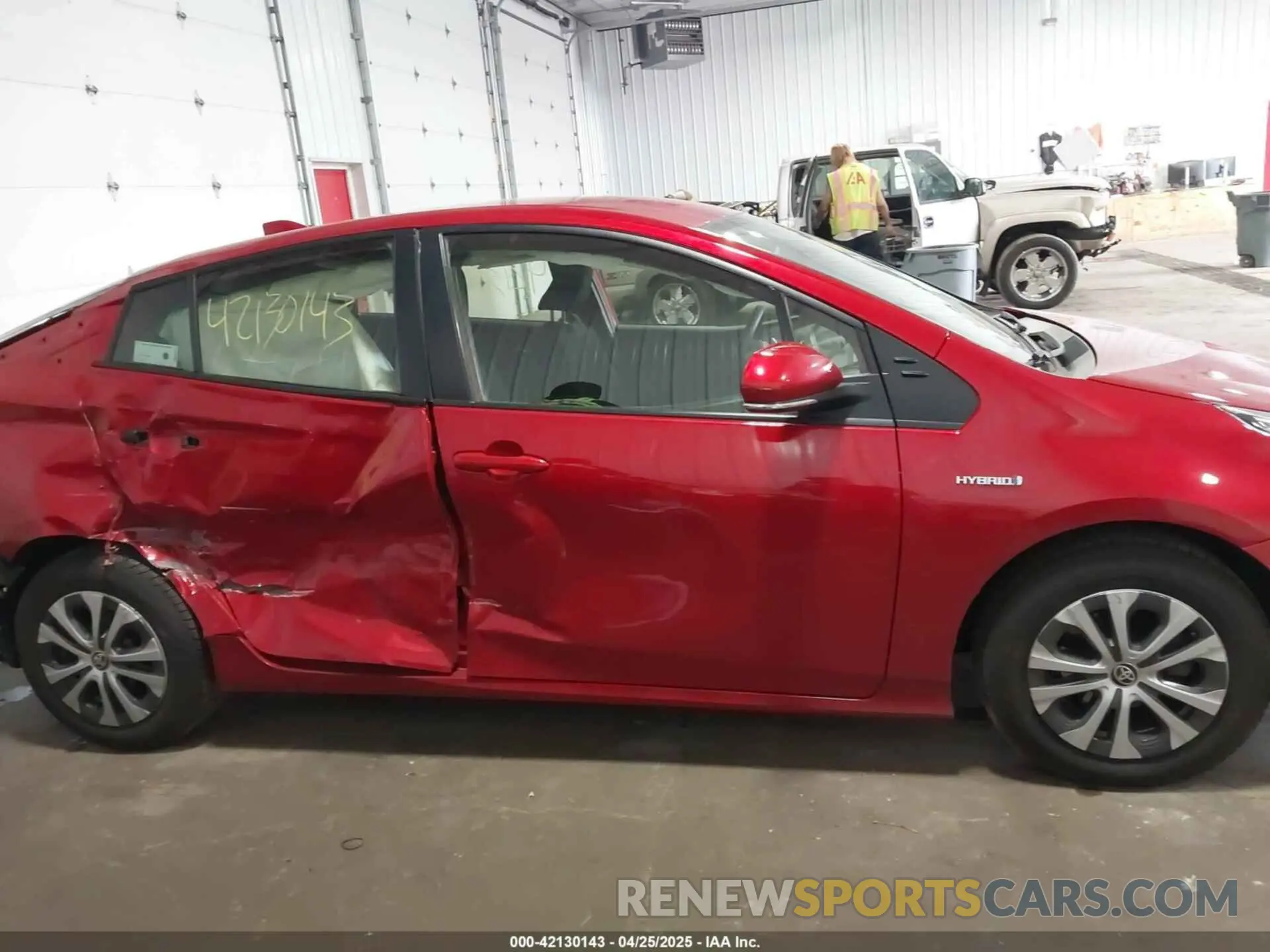 13 Photograph of a damaged car JTDL9MFU1M3025871 TOYOTA PRIUS 2021