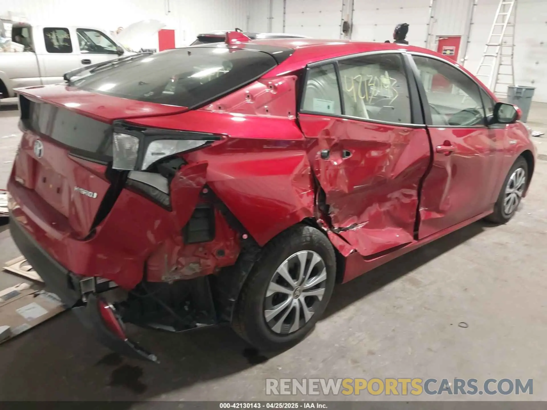 4 Photograph of a damaged car JTDL9MFU1M3025871 TOYOTA PRIUS 2021