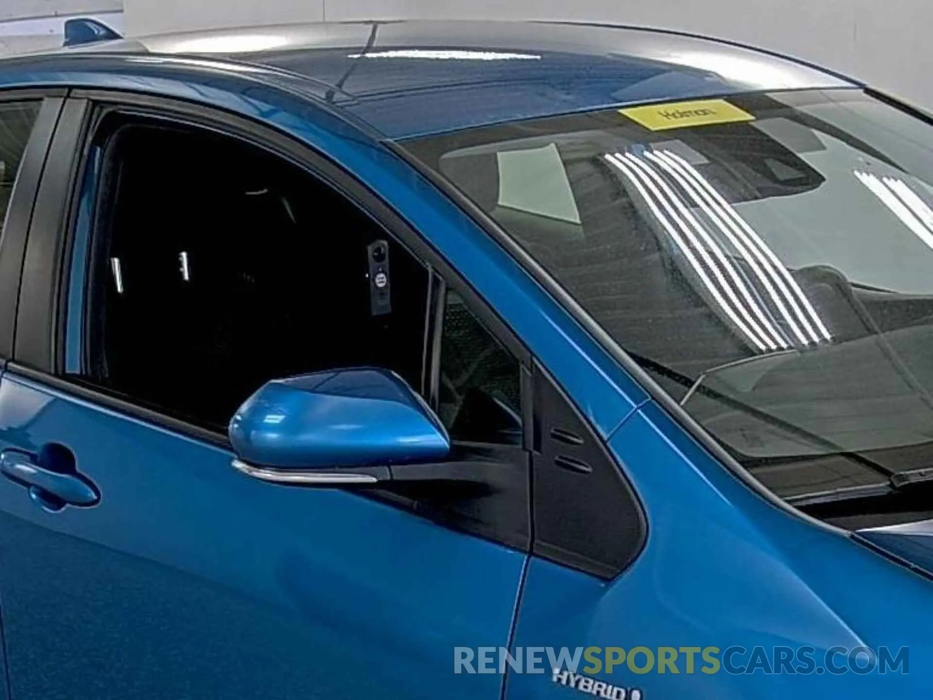 32 Photograph of a damaged car JTDL9MFU2M3030867 TOYOTA PRIUS 2021