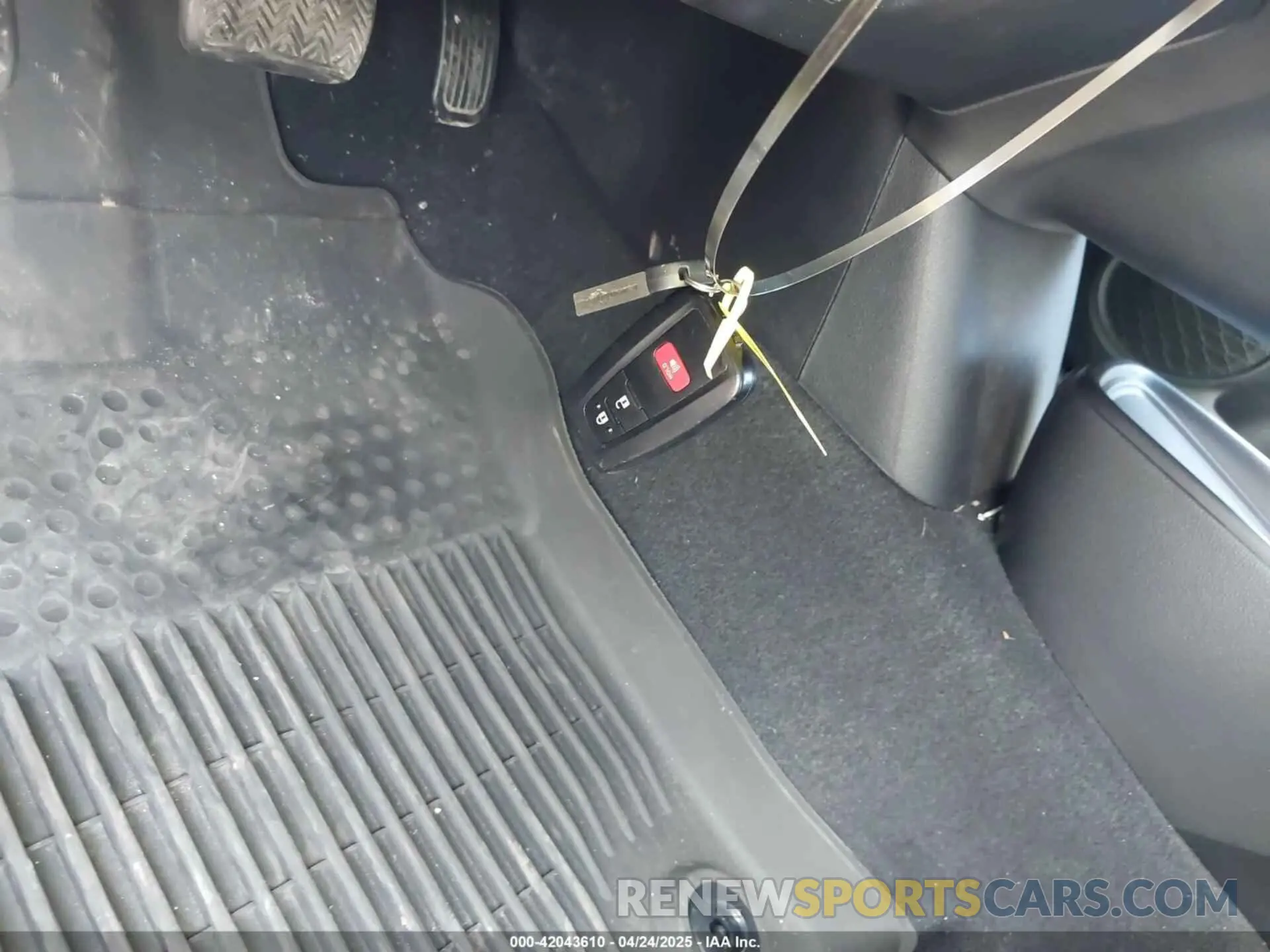 11 Photograph of a damaged car JTDL9MFU3M3028805 TOYOTA PRIUS 2021