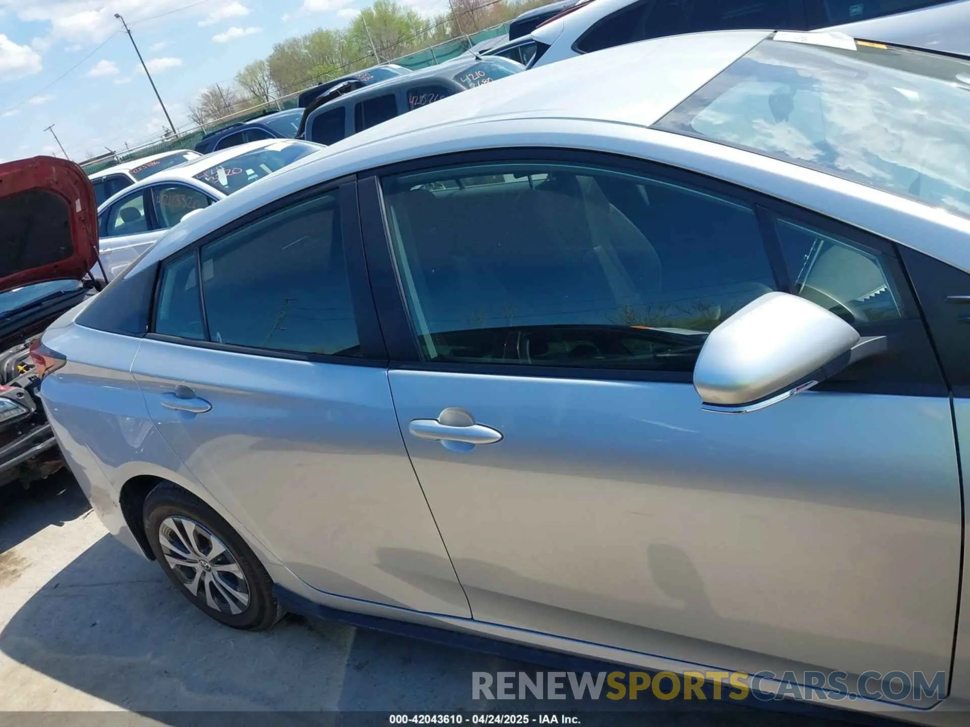13 Photograph of a damaged car JTDL9MFU3M3028805 TOYOTA PRIUS 2021