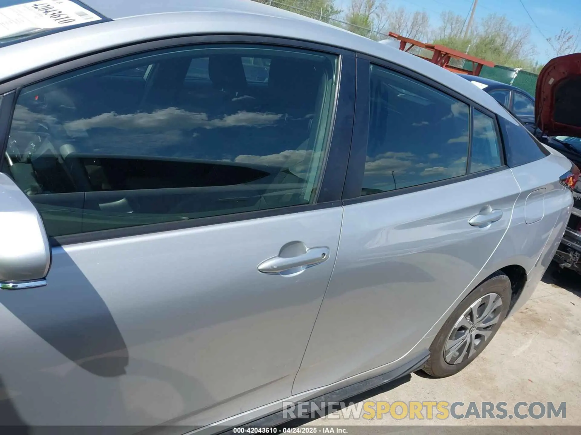 14 Photograph of a damaged car JTDL9MFU3M3028805 TOYOTA PRIUS 2021
