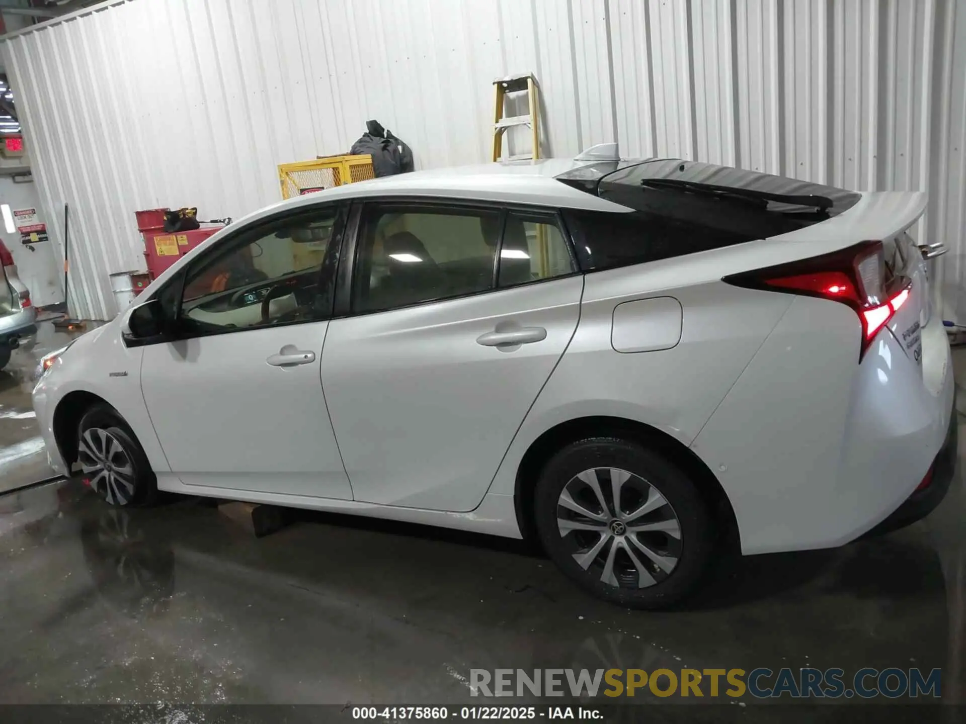 15 Фотография поврежденного автомобиля JTDL9MFU9M3025214 TOYOTA PRIUS 2021