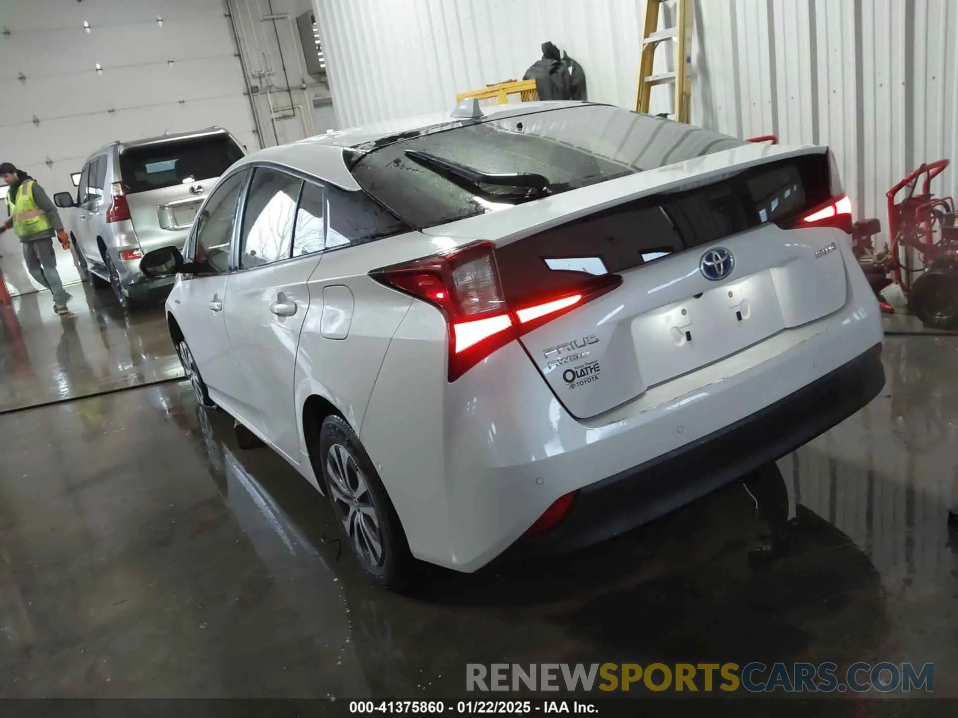 3 Фотография поврежденного автомобиля JTDL9MFU9M3025214 TOYOTA PRIUS 2021