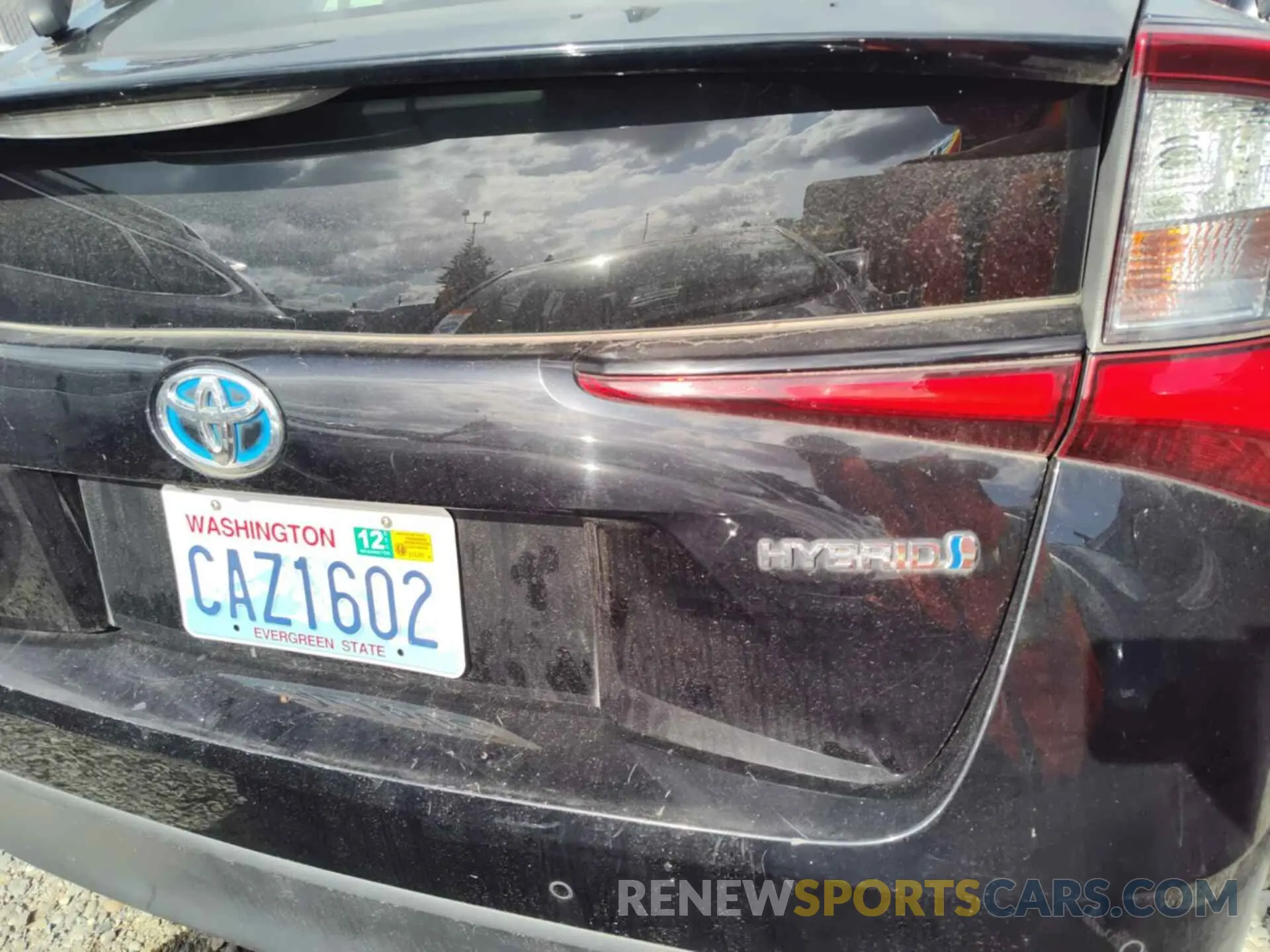 28 Photograph of a damaged car JTDKAMFU2N3160569 TOYOTA PRIUS 2022