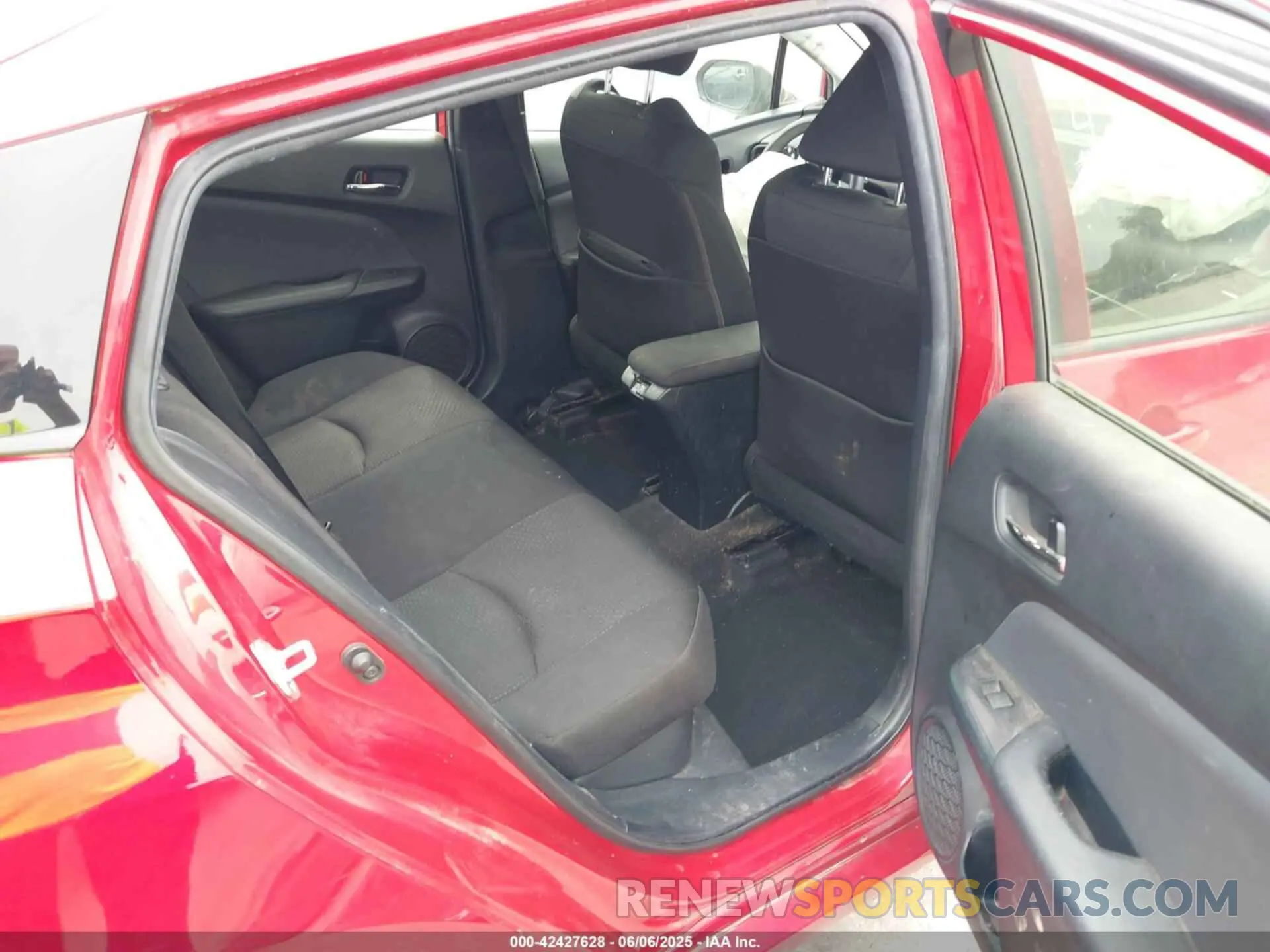 8 Photograph of a damaged car JTDL9MFU9N3034304 TOYOTA PRIUS 2022