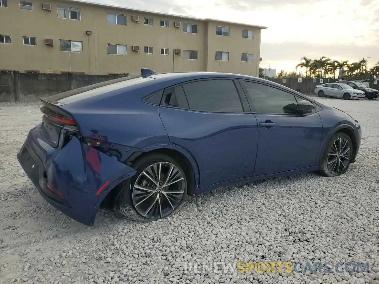3 Фотография поврежденного автомобиля JTDACAAU0P3004271 TOYOTA PRIUS 2023