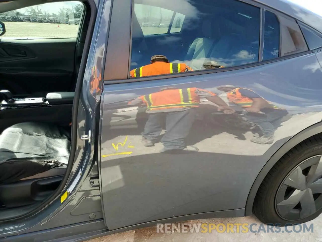 12 Фотография поврежденного автомобиля JTDACAAU1P3002299 TOYOTA PRIUS 2023