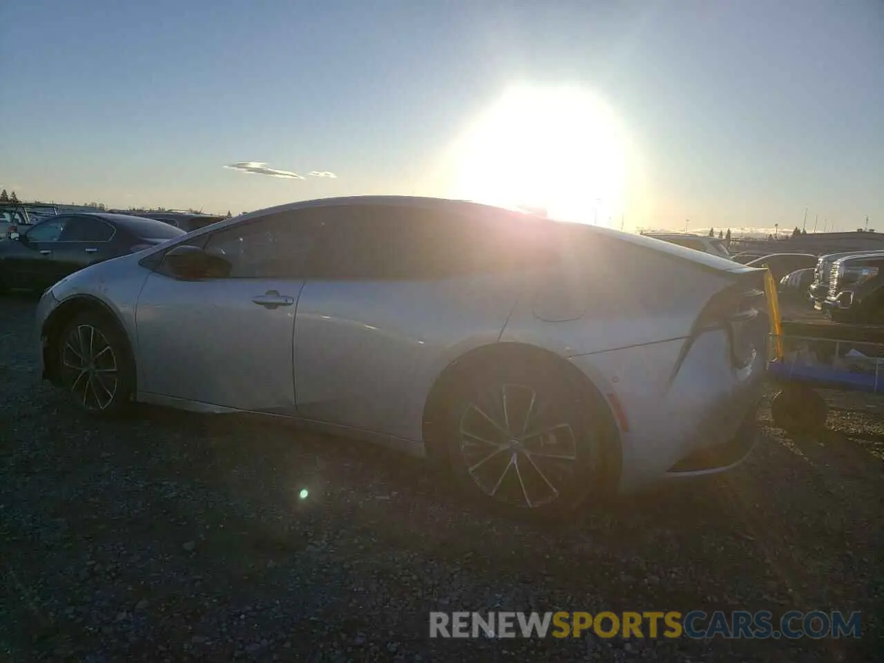 2 Фотография поврежденного автомобиля JTDACAAU1P3010953 TOYOTA PRIUS 2023
