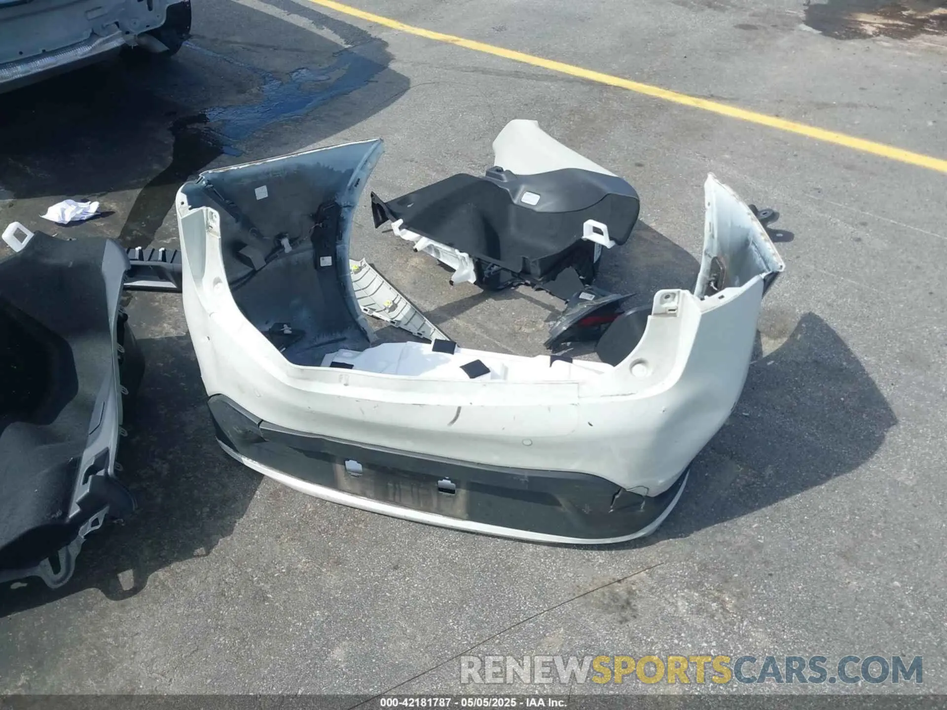 12 Photograph of a damaged car JTDACAAU4P3003995 TOYOTA PRIUS 2023
