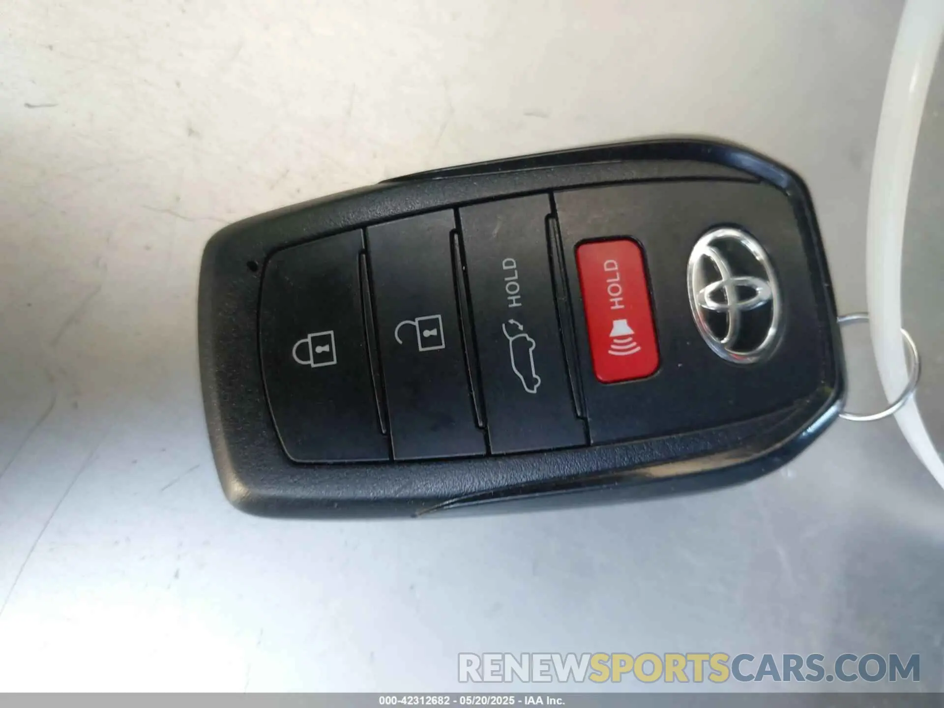 11 Фотография поврежденного автомобиля JTDACAAU0R3034244 TOYOTA PRIUS 2024