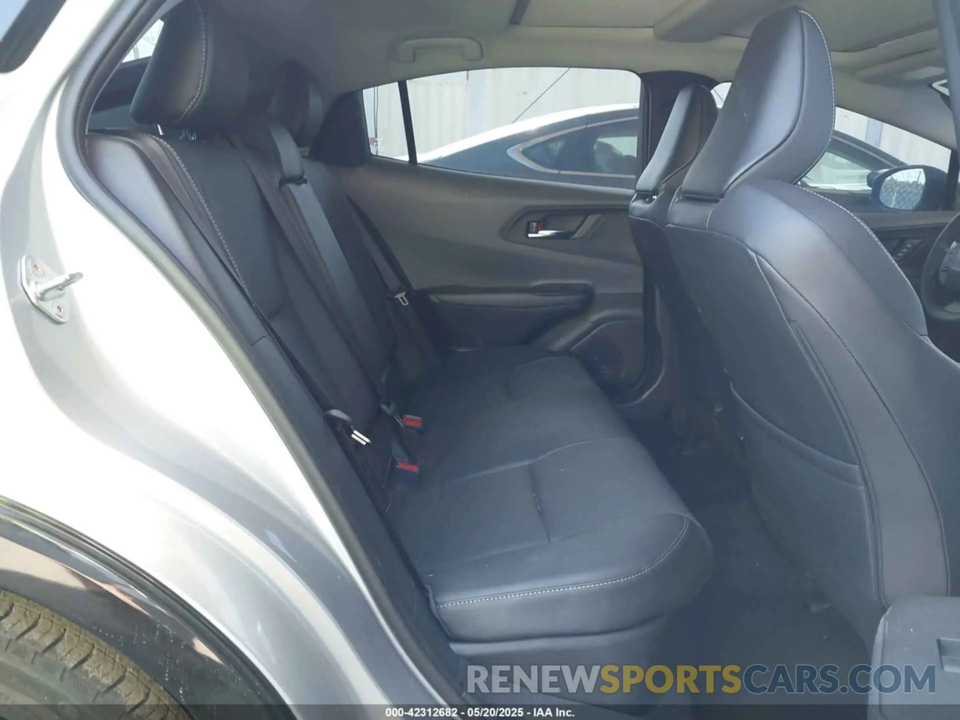 8 Фотография поврежденного автомобиля JTDACAAU0R3034244 TOYOTA PRIUS 2024