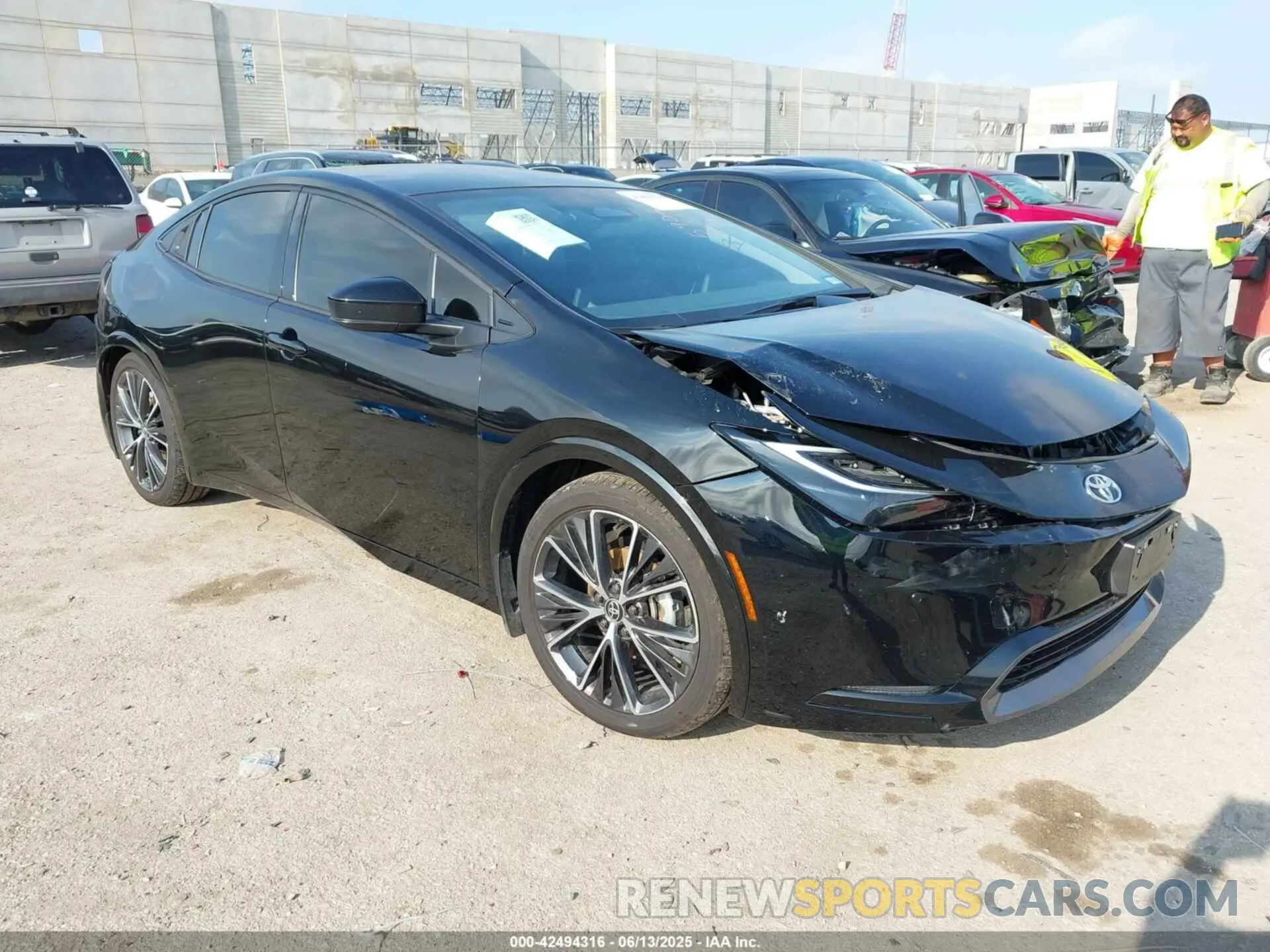 1 Фотография поврежденного автомобиля JTDACAAU0R3035376 TOYOTA PRIUS 2024