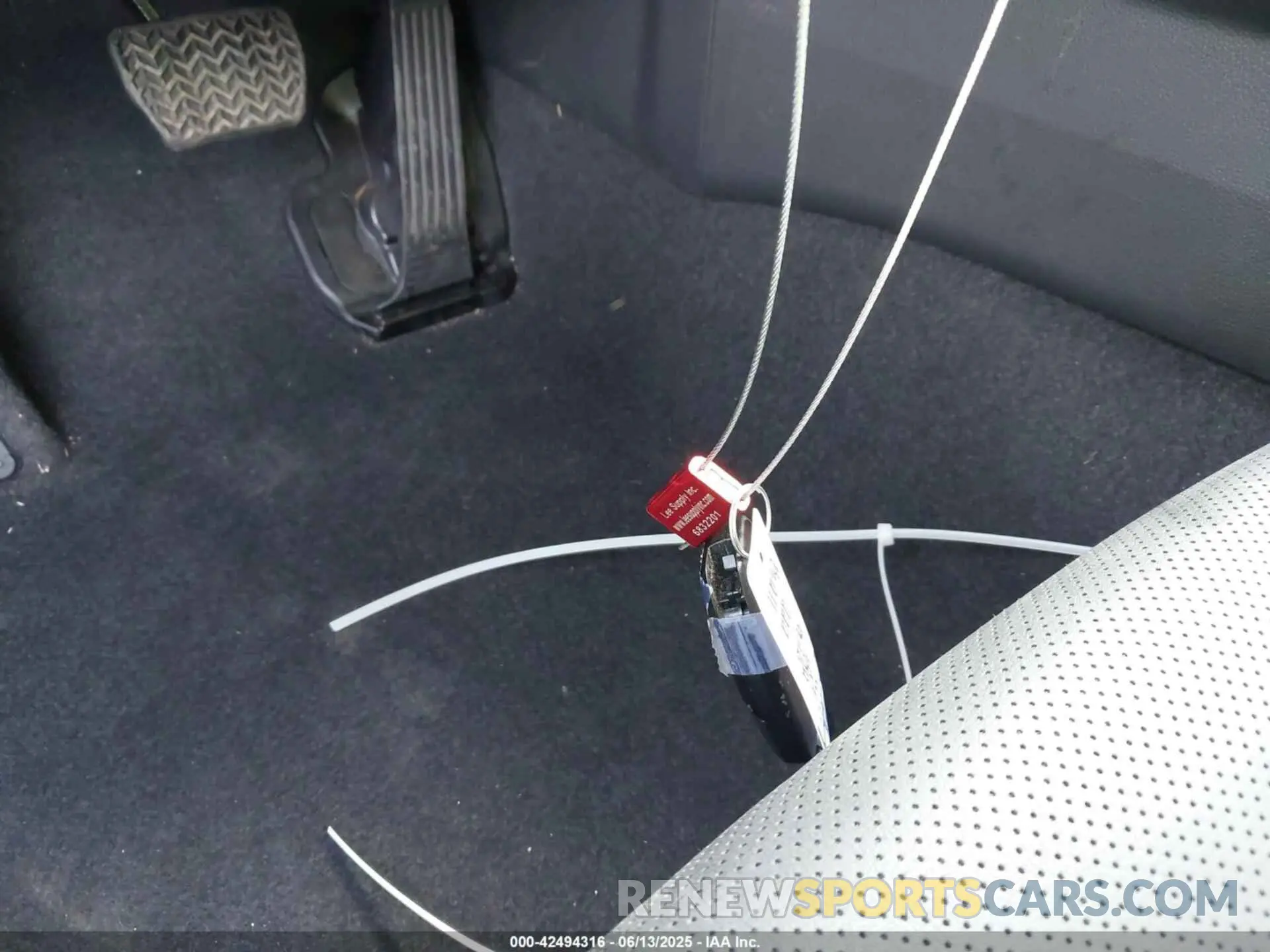 11 Фотография поврежденного автомобиля JTDACAAU0R3035376 TOYOTA PRIUS 2024