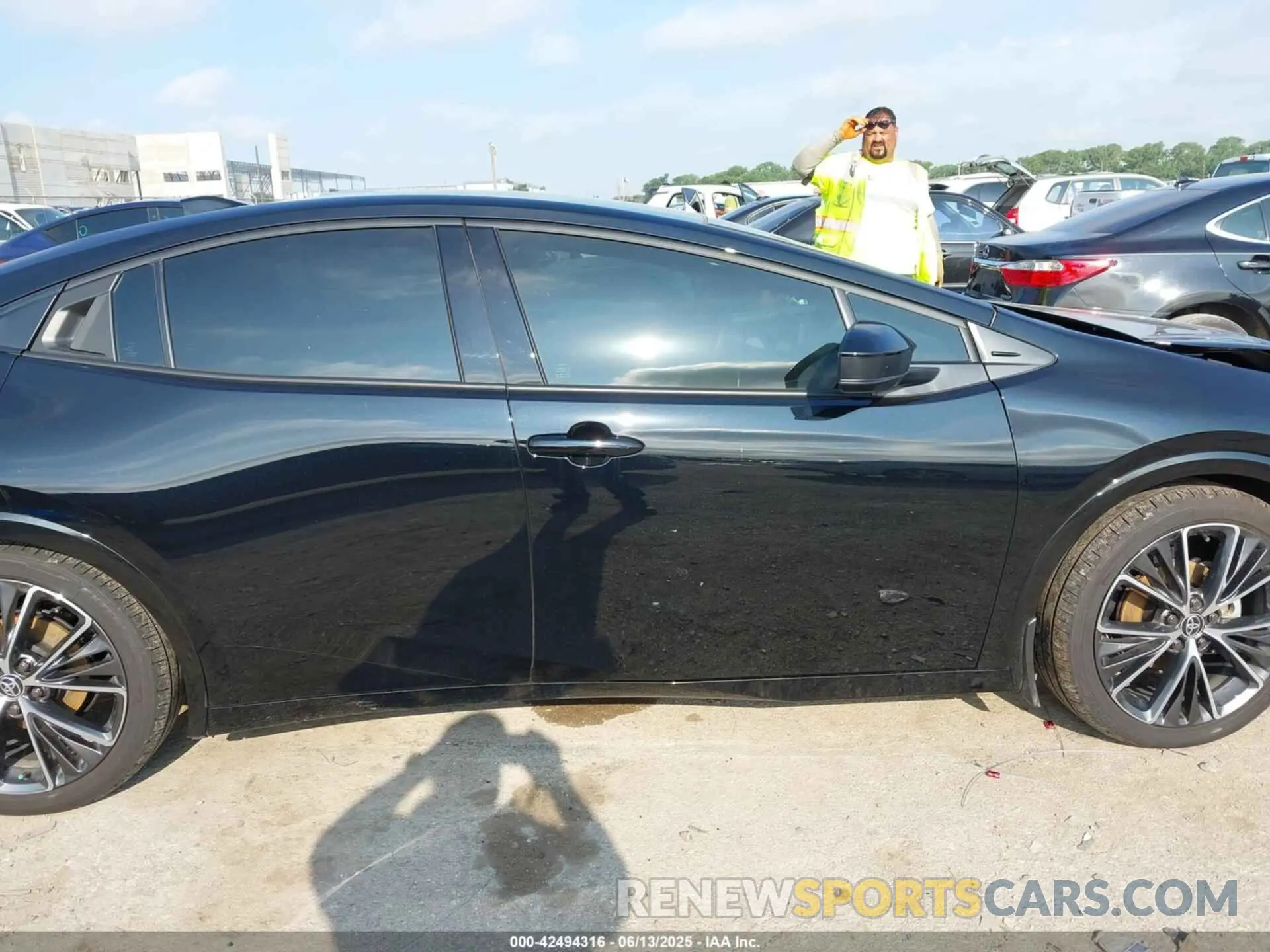 13 Фотография поврежденного автомобиля JTDACAAU0R3035376 TOYOTA PRIUS 2024