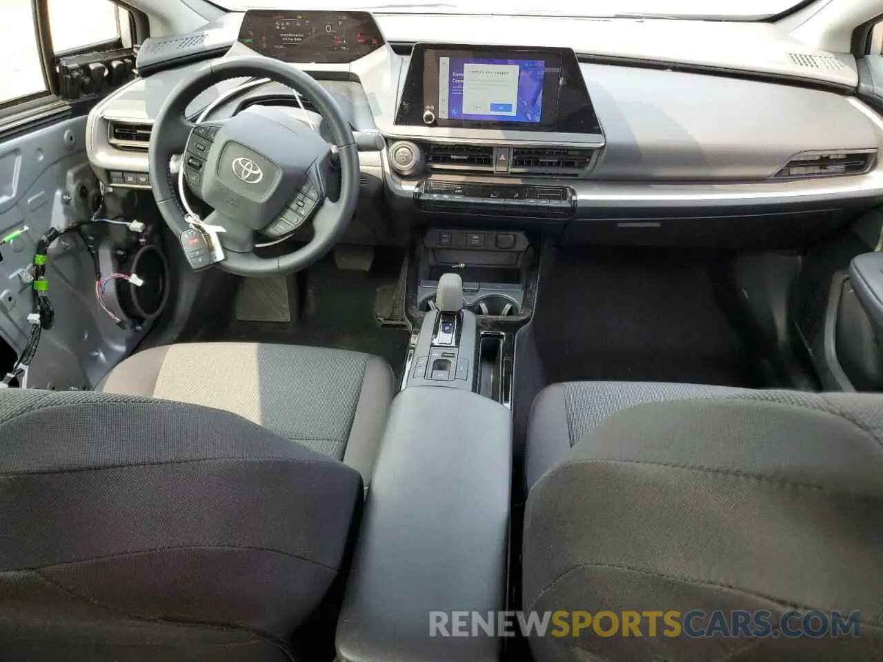 8 Фотография поврежденного автомобиля JTDACAAU0R3046345 TOYOTA PRIUS 2024
