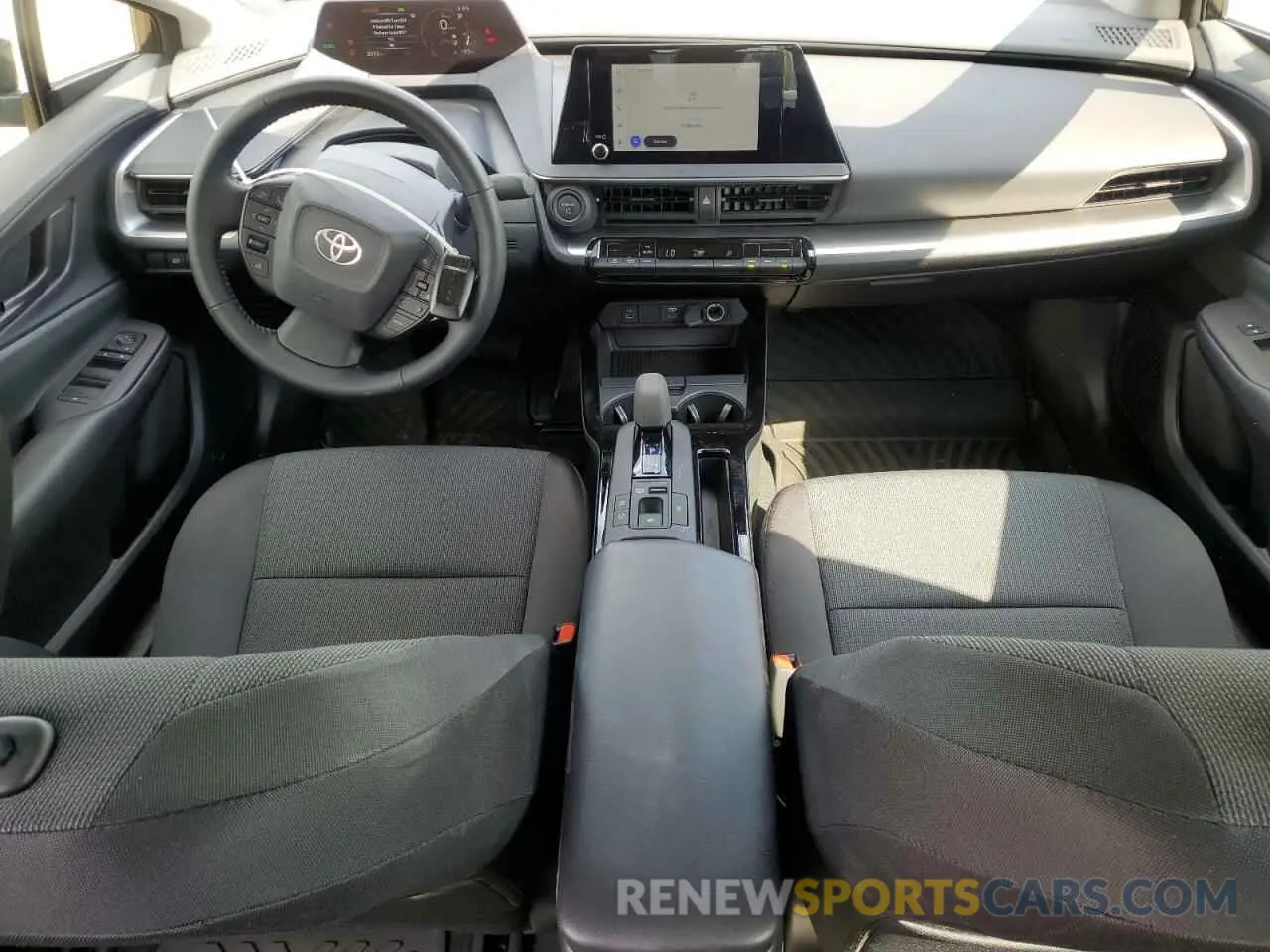 8 Фотография поврежденного автомобиля JTDACAAU1R3047729 TOYOTA PRIUS 2024