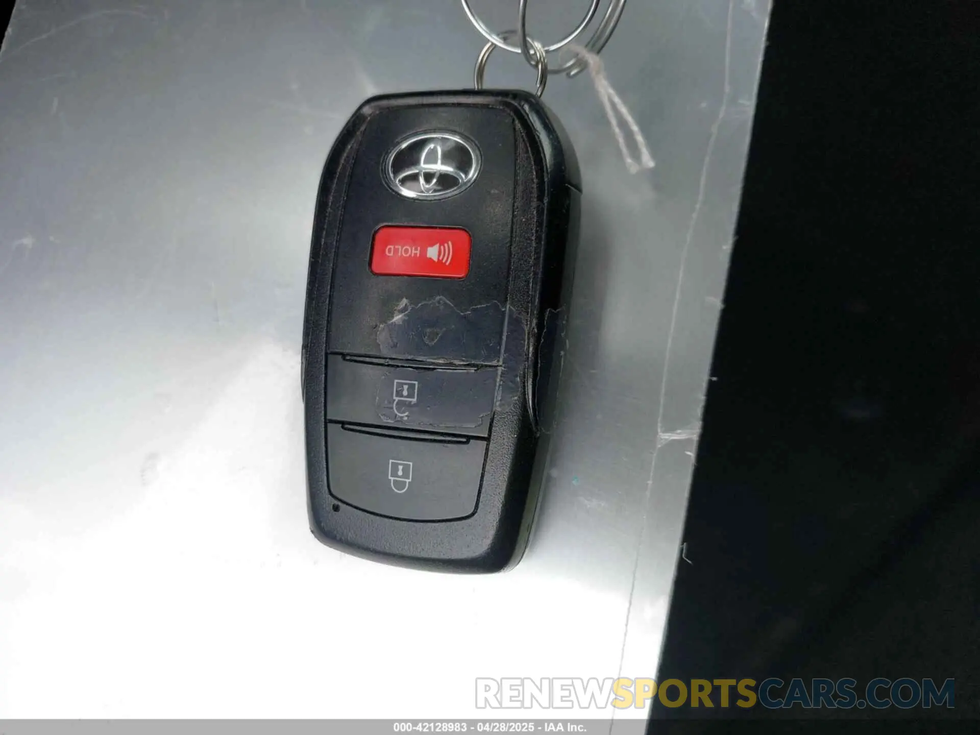 11 Фотография поврежденного автомобиля JTDACAAU2R3019020 TOYOTA PRIUS 2024