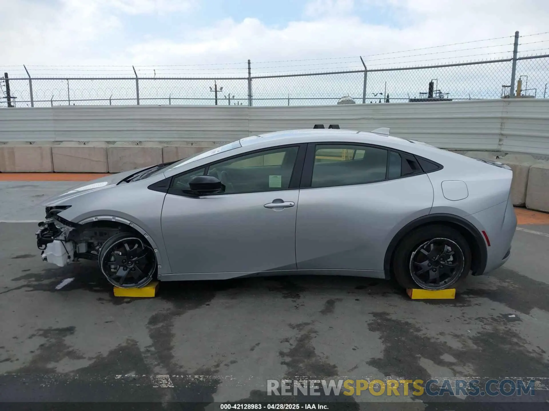 15 Фотография поврежденного автомобиля JTDACAAU2R3019020 TOYOTA PRIUS 2024