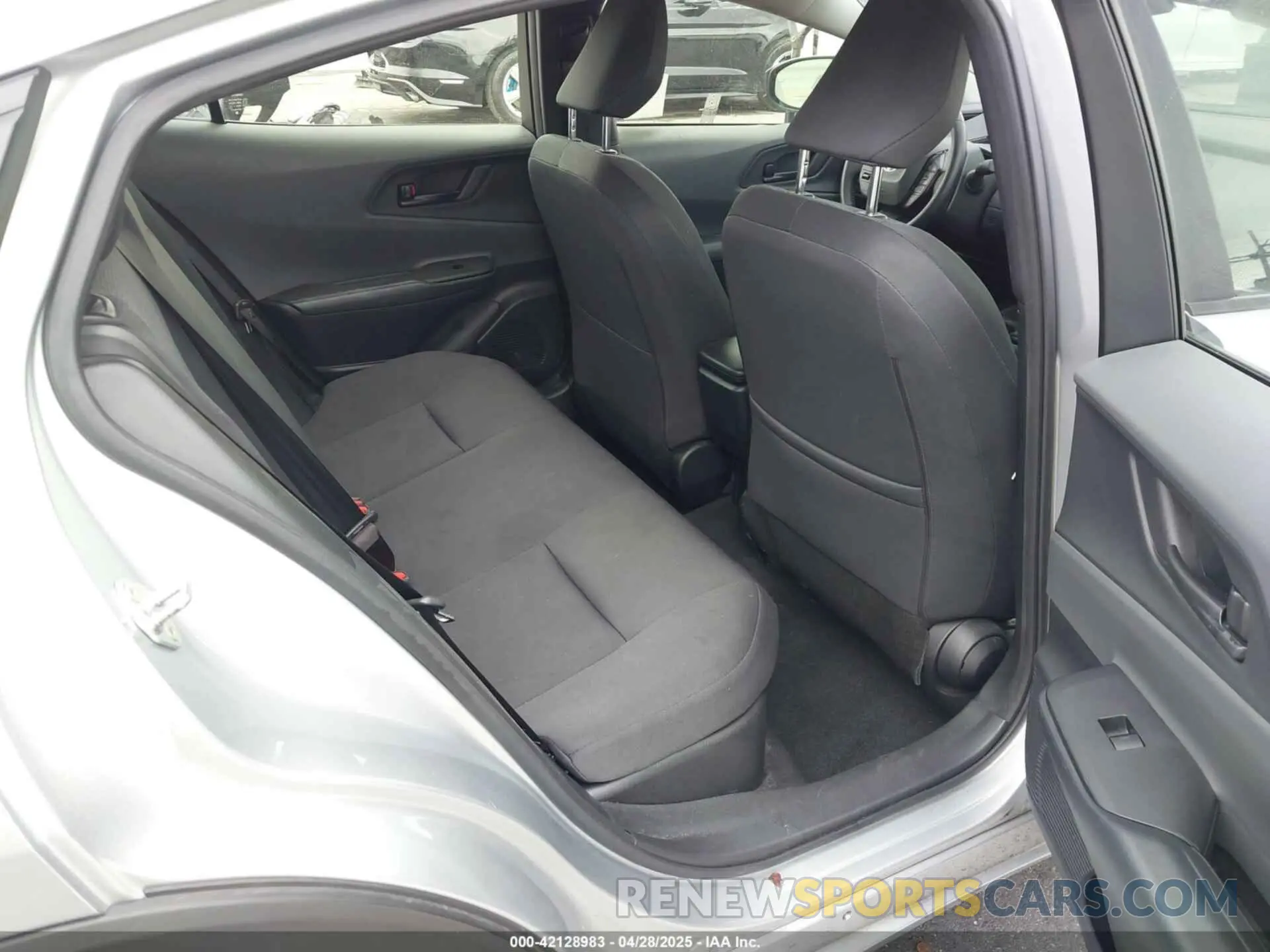 8 Фотография поврежденного автомобиля JTDACAAU2R3019020 TOYOTA PRIUS 2024