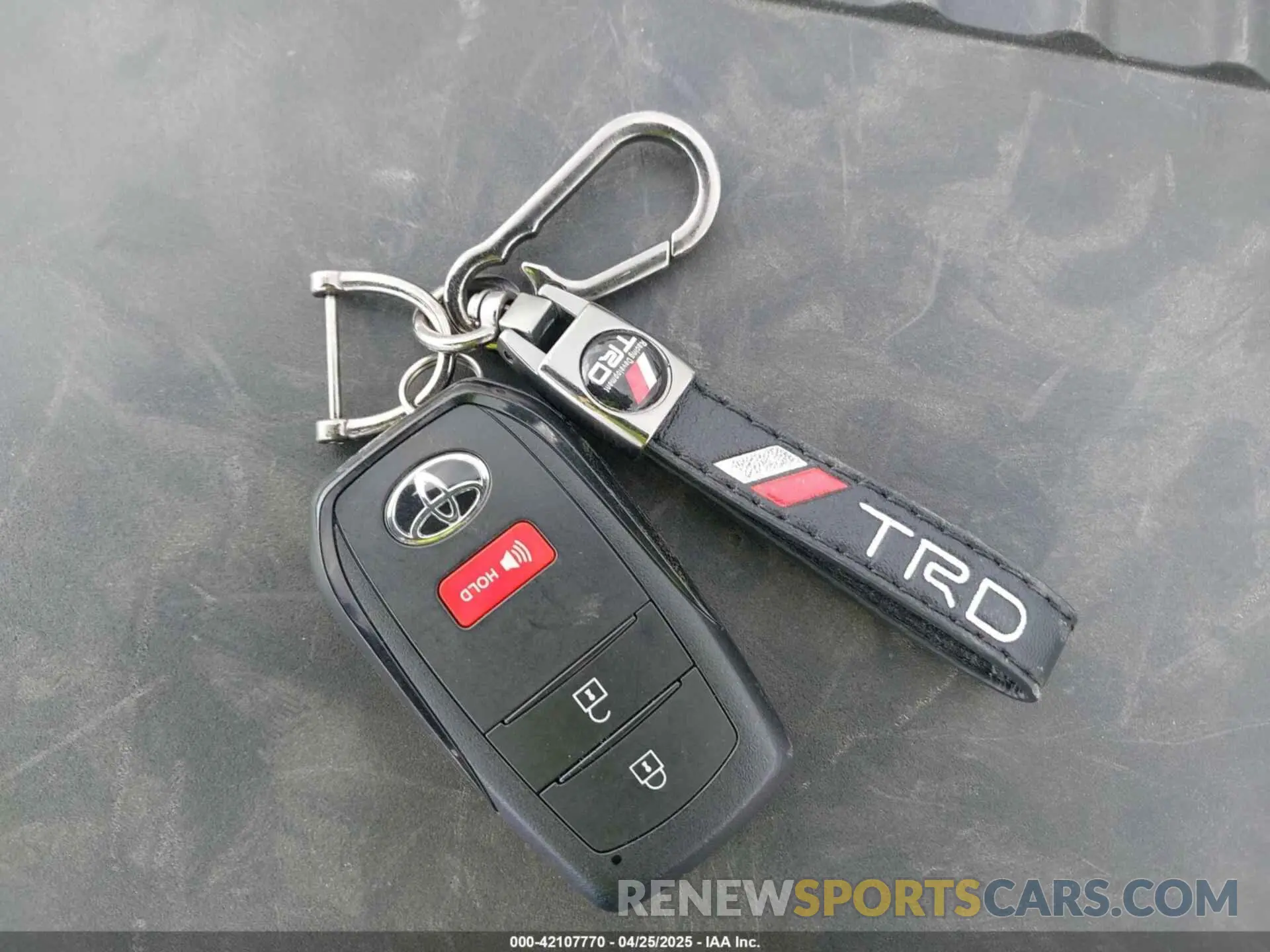 11 Фотография поврежденного автомобиля JTDACAAU2R3046380 TOYOTA PRIUS 2024