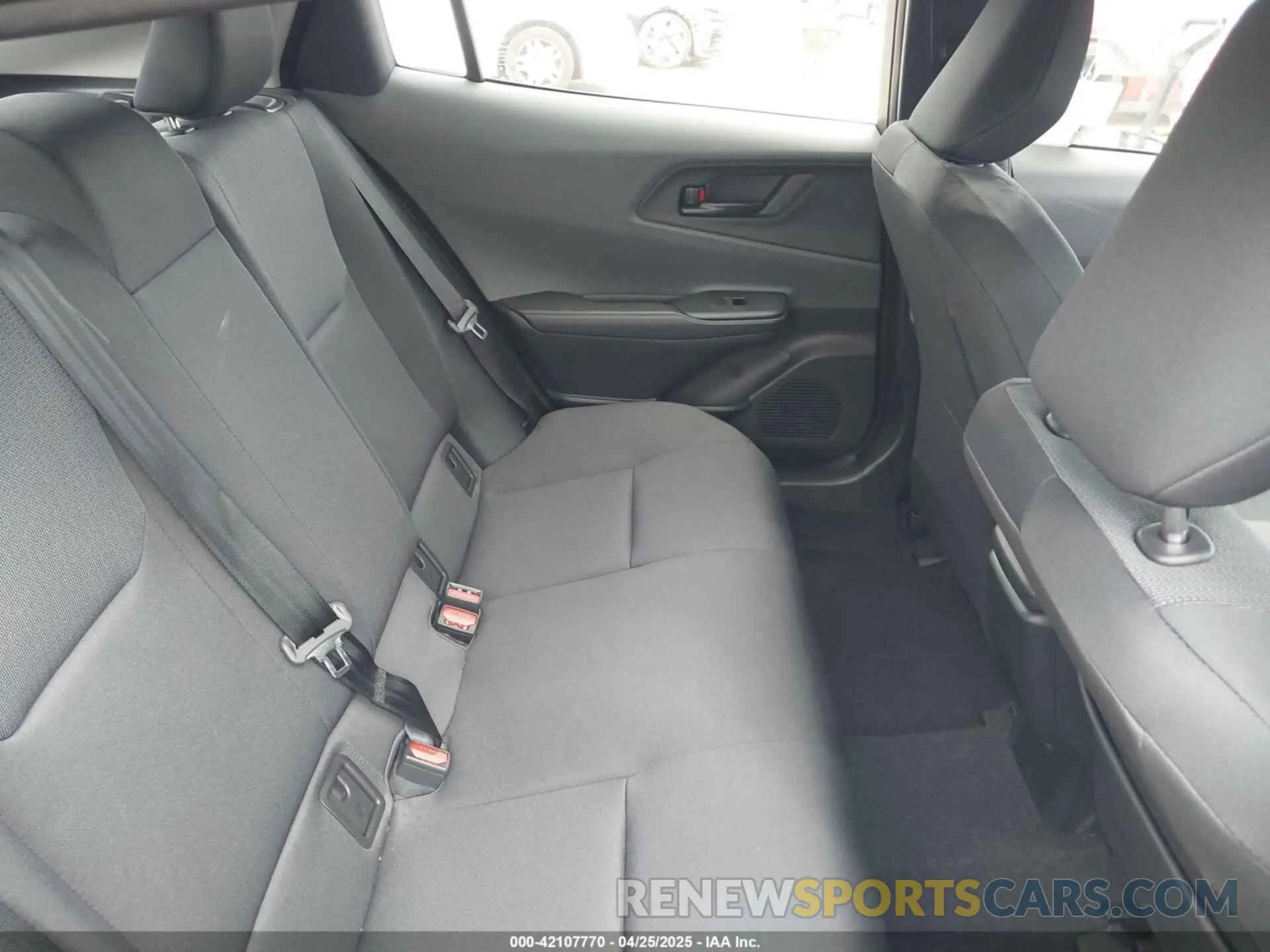 8 Фотография поврежденного автомобиля JTDACAAU2R3046380 TOYOTA PRIUS 2024