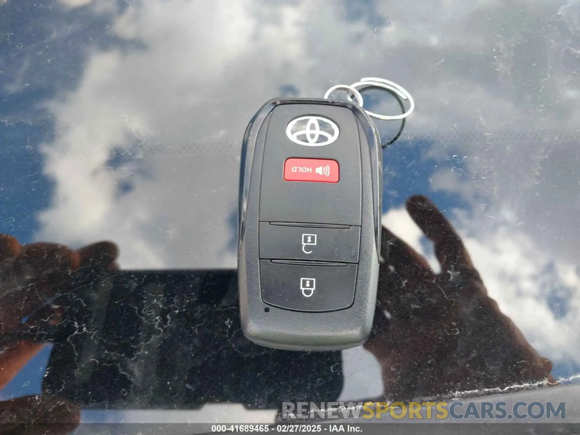 11 Фотография поврежденного автомобиля JTDACAAU4R3035056 TOYOTA PRIUS 2024