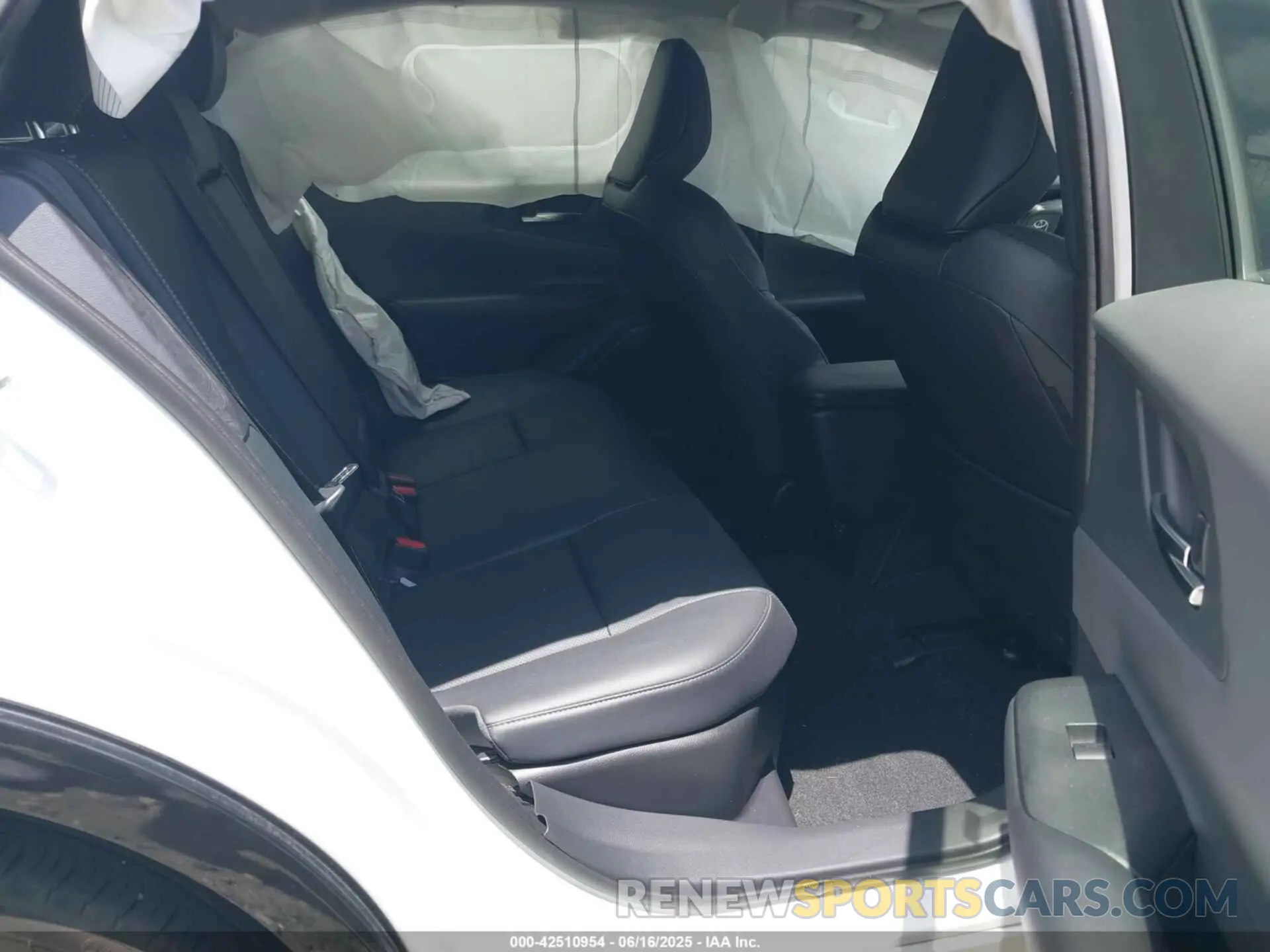 8 Photograph of a damaged car JTDACAAU4R3039625 TOYOTA PRIUS 2024