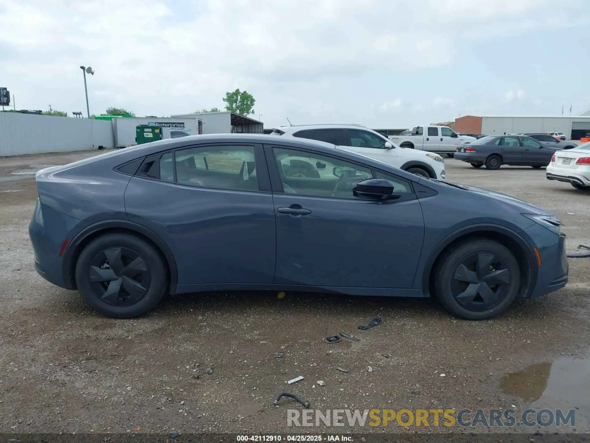 12 Фотография поврежденного автомобиля JTDACAAU5R3032263 TOYOTA PRIUS 2024