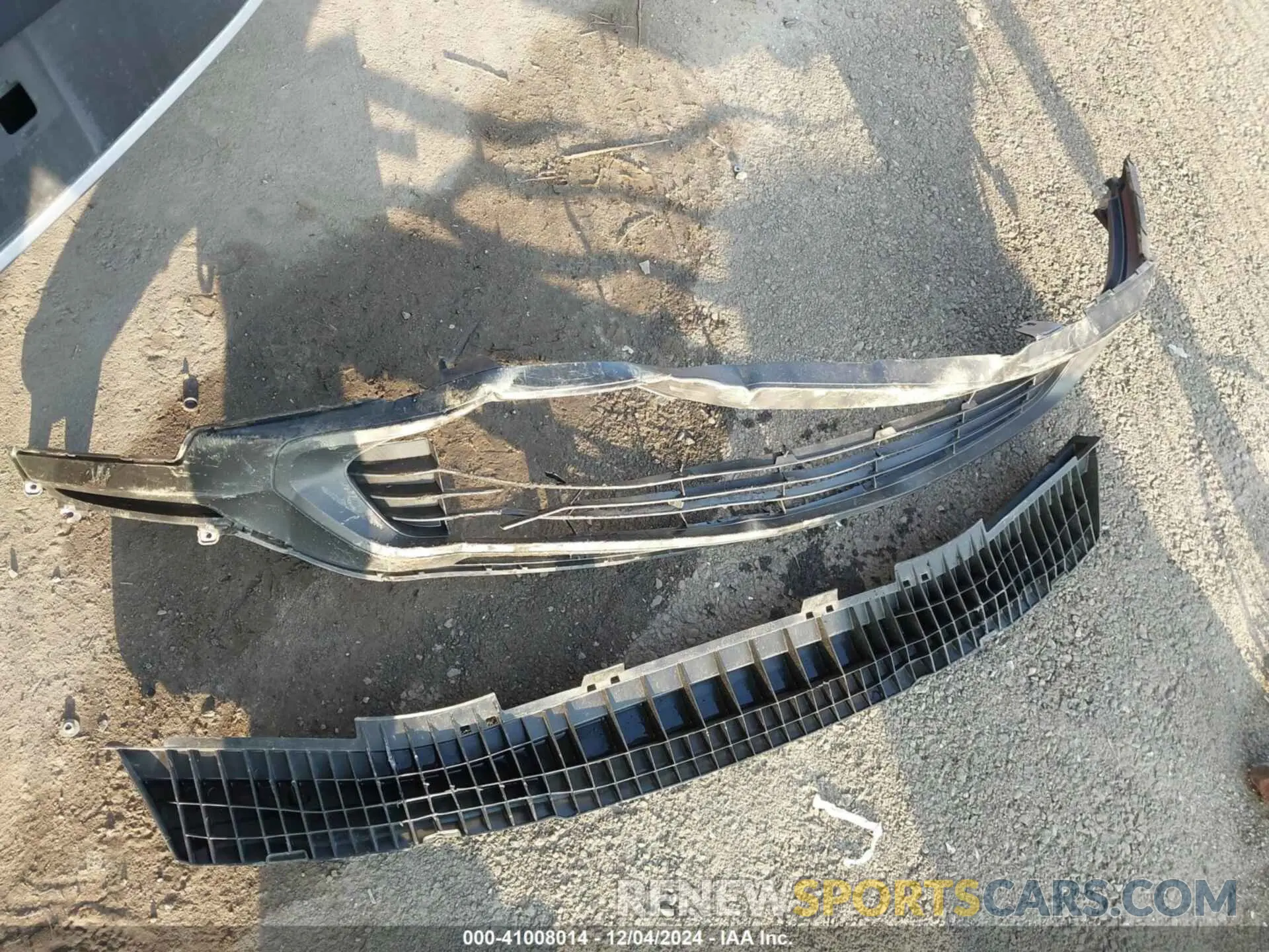 12 Фотография поврежденного автомобиля JTDACAAU5R3034630 TOYOTA PRIUS 2024