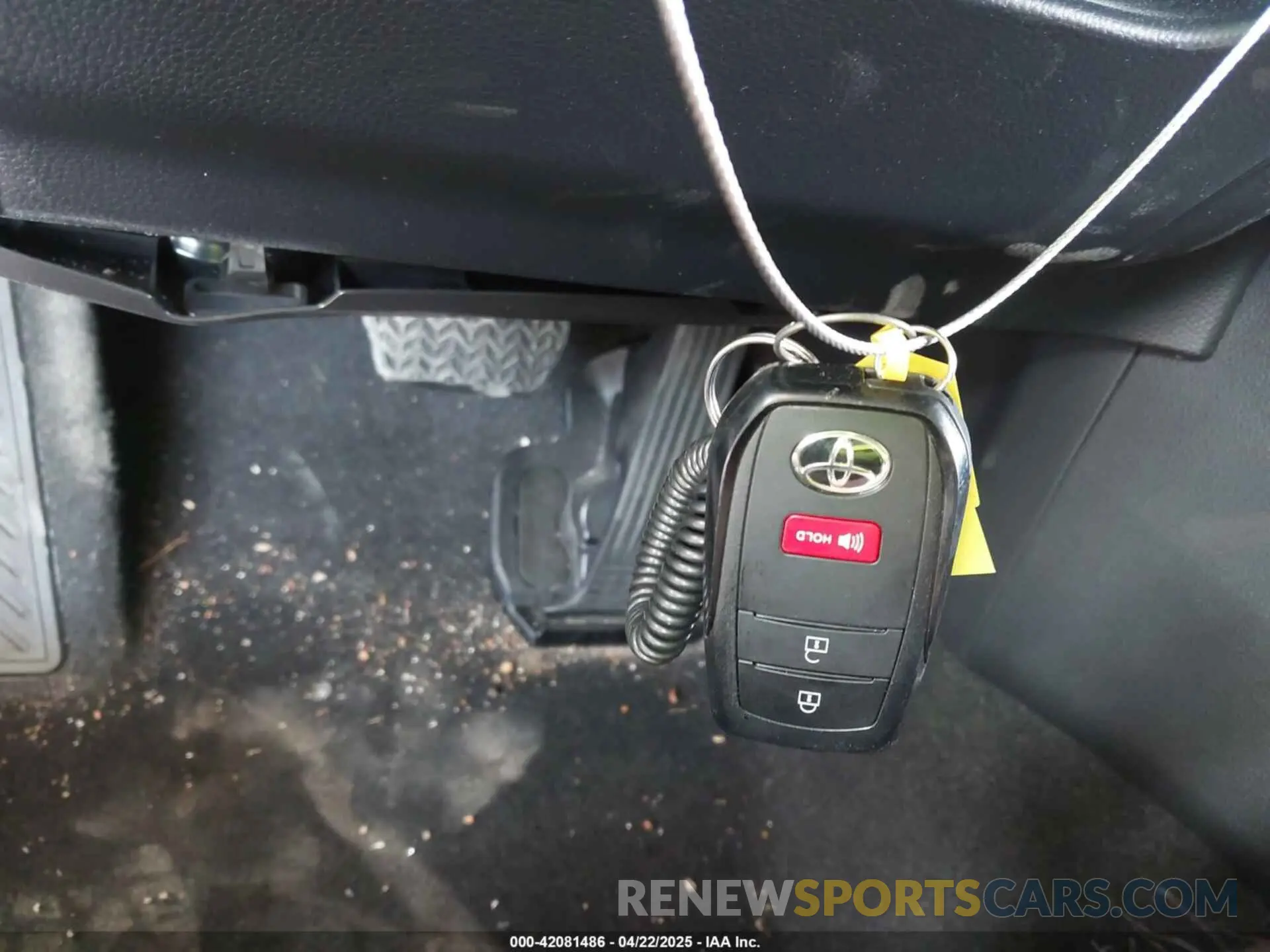 11 Фотография поврежденного автомобиля JTDACAAU6R3018629 TOYOTA PRIUS 2024