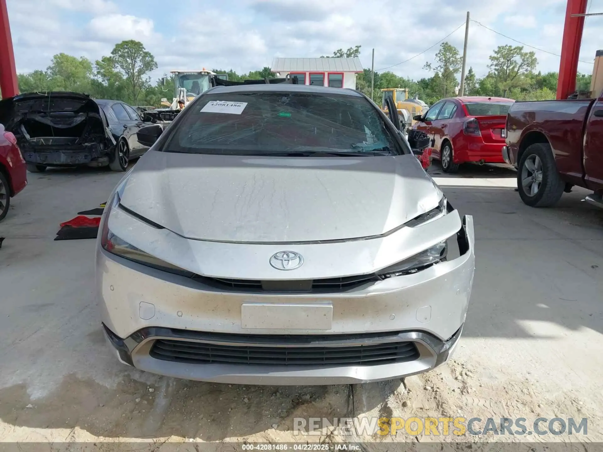 12 Фотография поврежденного автомобиля JTDACAAU6R3018629 TOYOTA PRIUS 2024