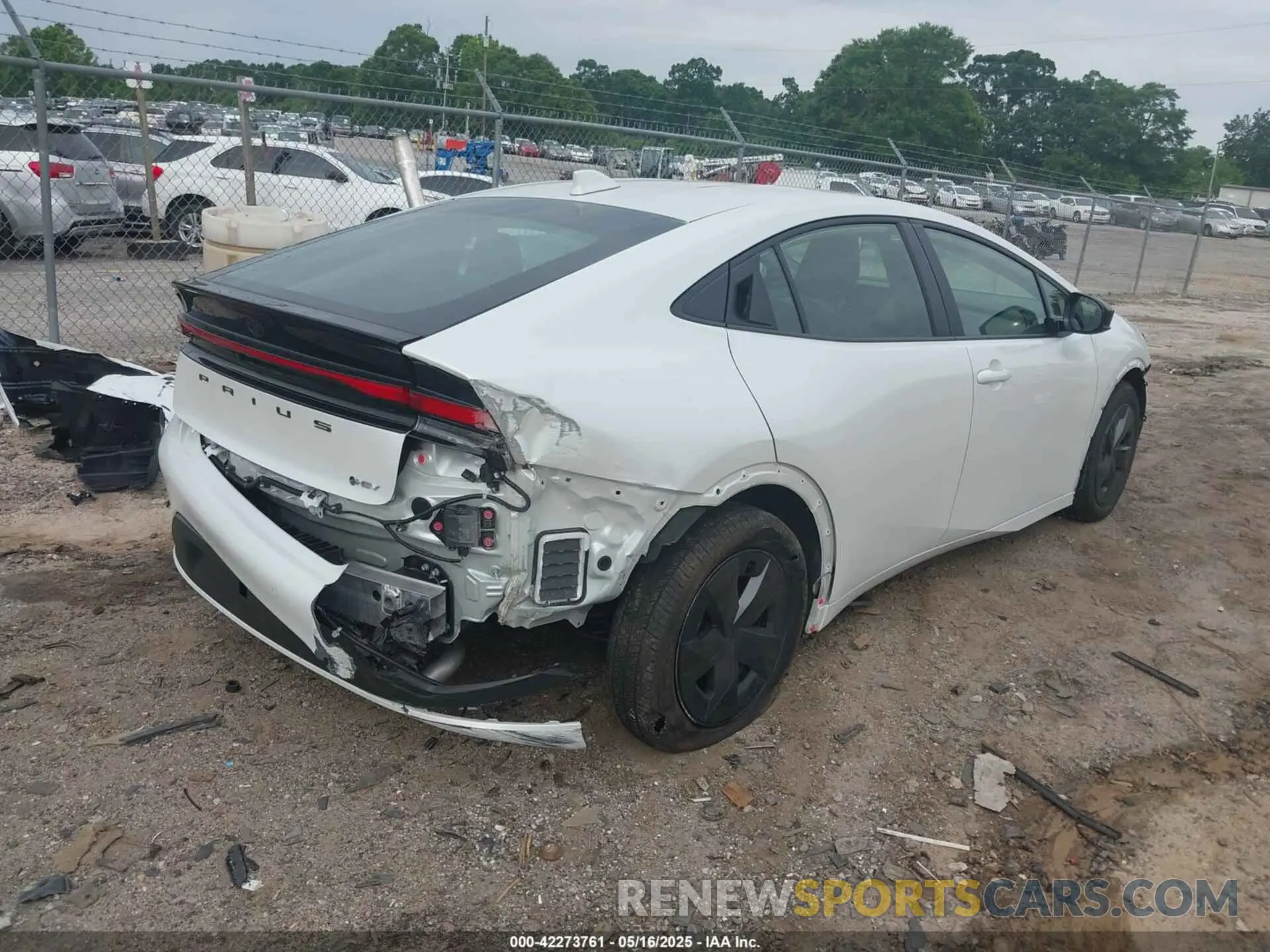 4 Фотография поврежденного автомобиля JTDACAAU6R3038069 TOYOTA PRIUS 2024