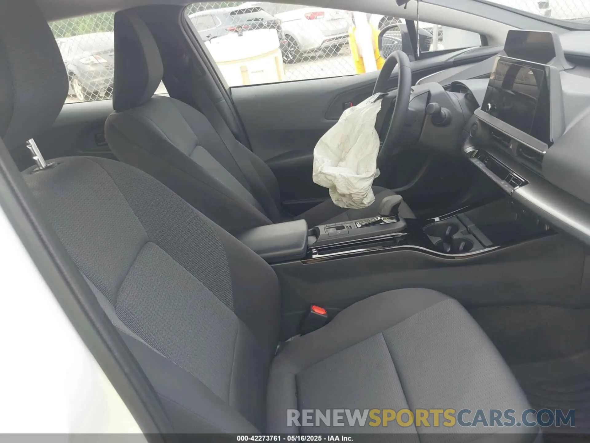 5 Фотография поврежденного автомобиля JTDACAAU6R3038069 TOYOTA PRIUS 2024