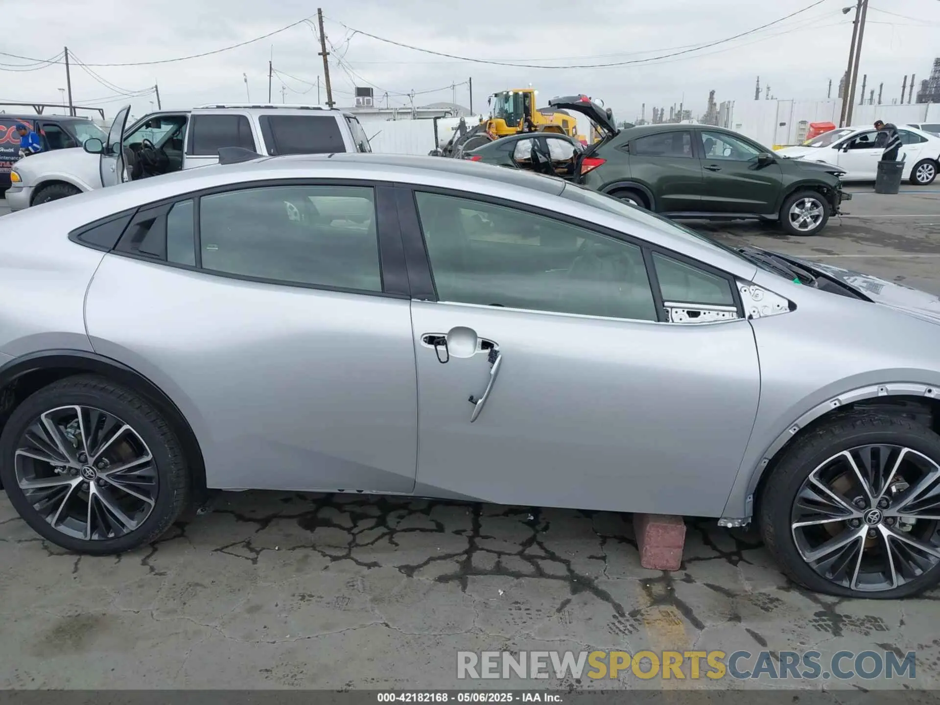 14 Photograph of a damaged car JTDACAAU6R3038492 TOYOTA PRIUS 2024