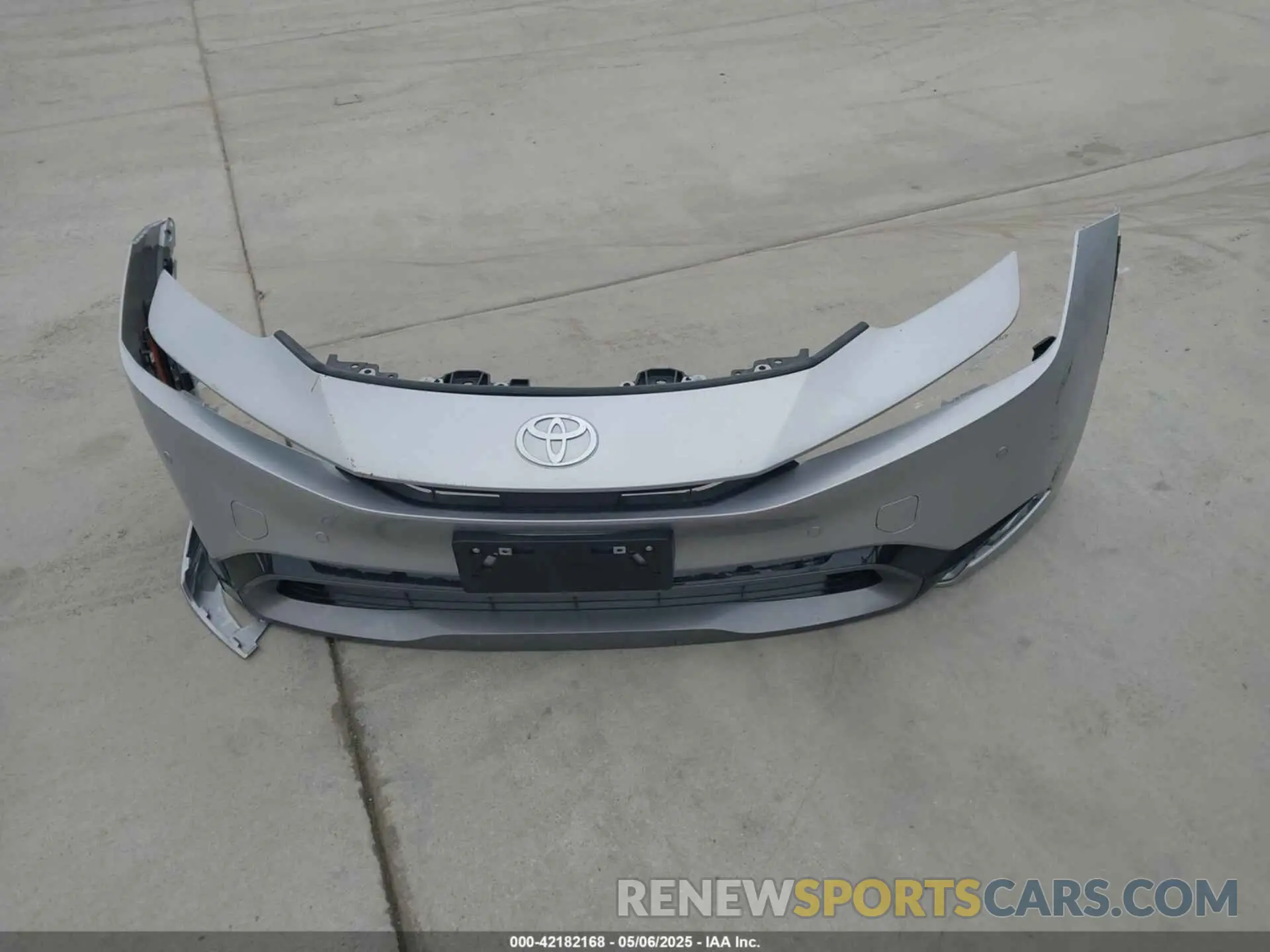 19 Photograph of a damaged car JTDACAAU6R3038492 TOYOTA PRIUS 2024
