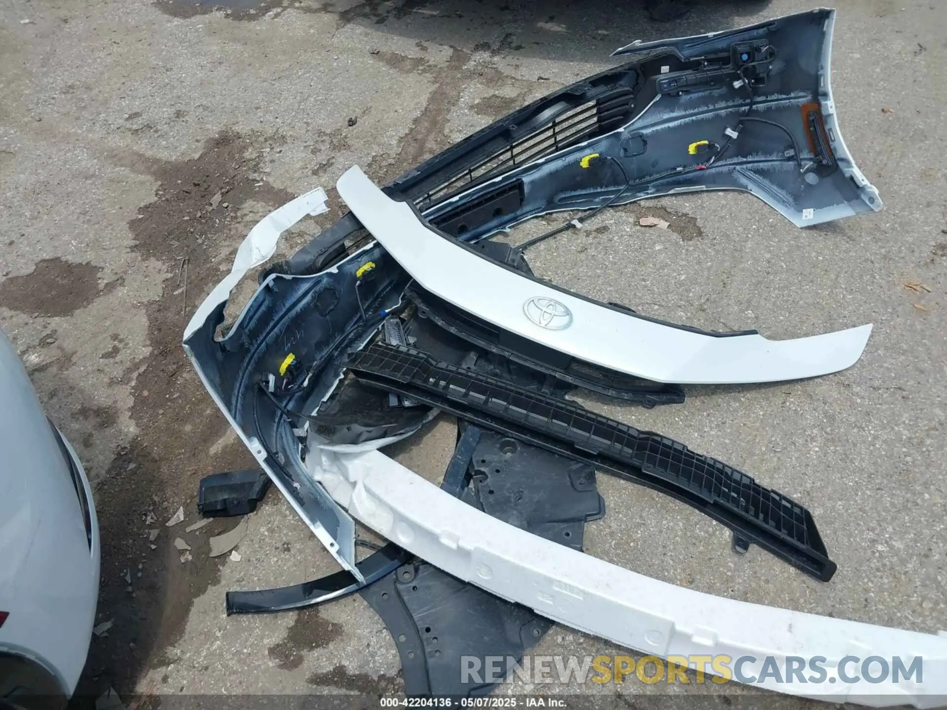 12 Фотография поврежденного автомобиля JTDACAAU6R3042736 TOYOTA PRIUS 2024