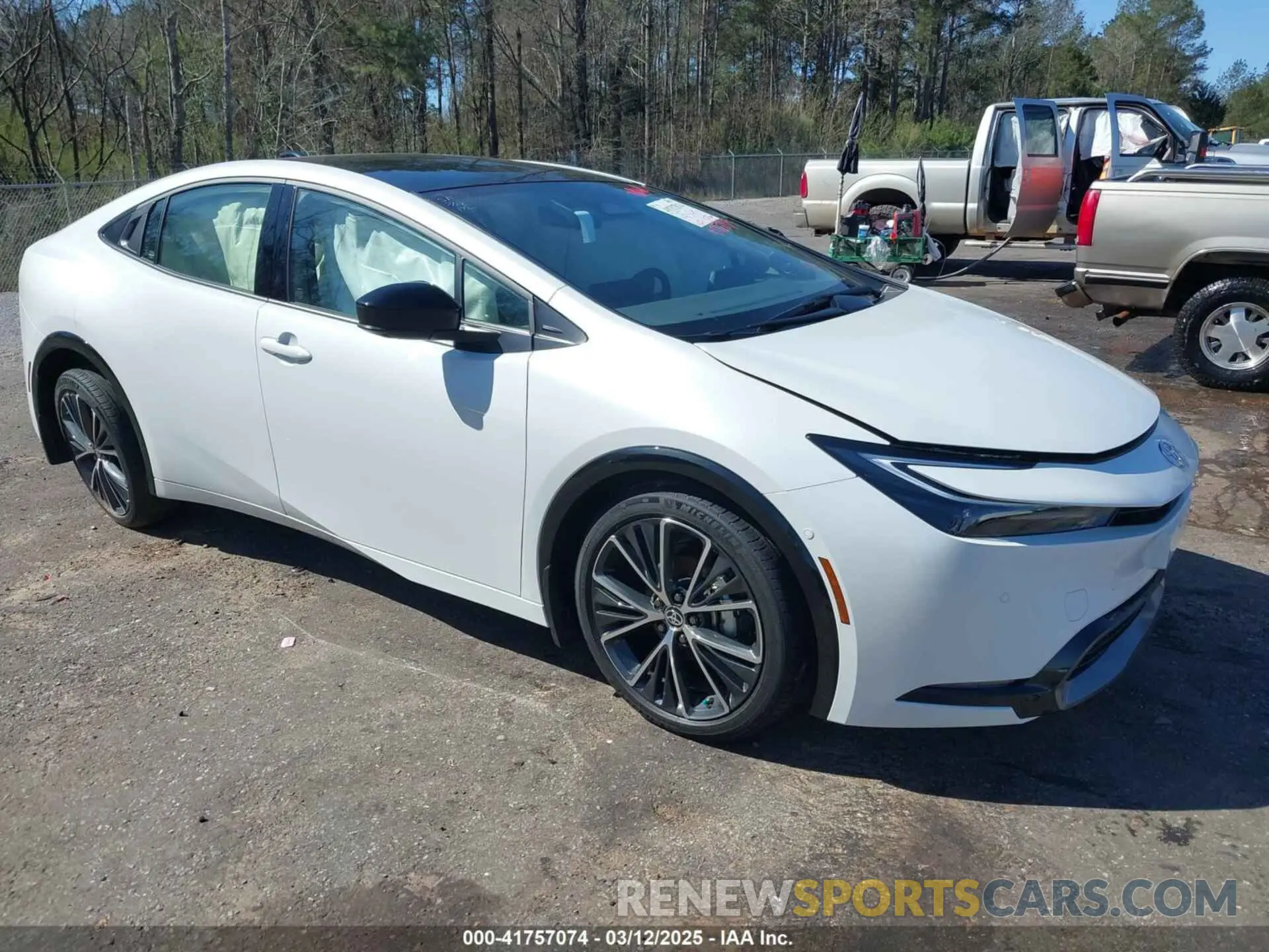 1 Фотография поврежденного автомобиля JTDACAAU6R3043434 TOYOTA PRIUS 2024