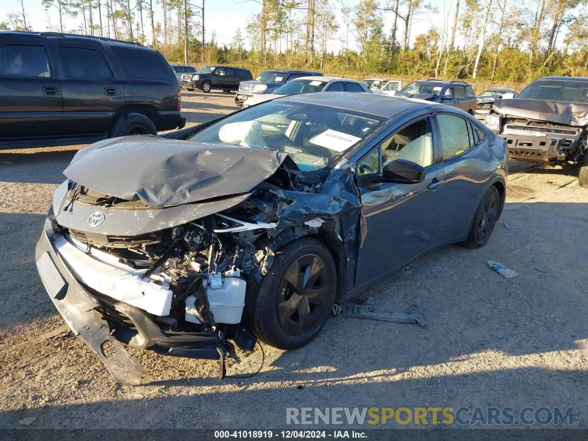 2 Фотография поврежденного автомобиля JTDACAAU7R3022317 TOYOTA PRIUS 2024