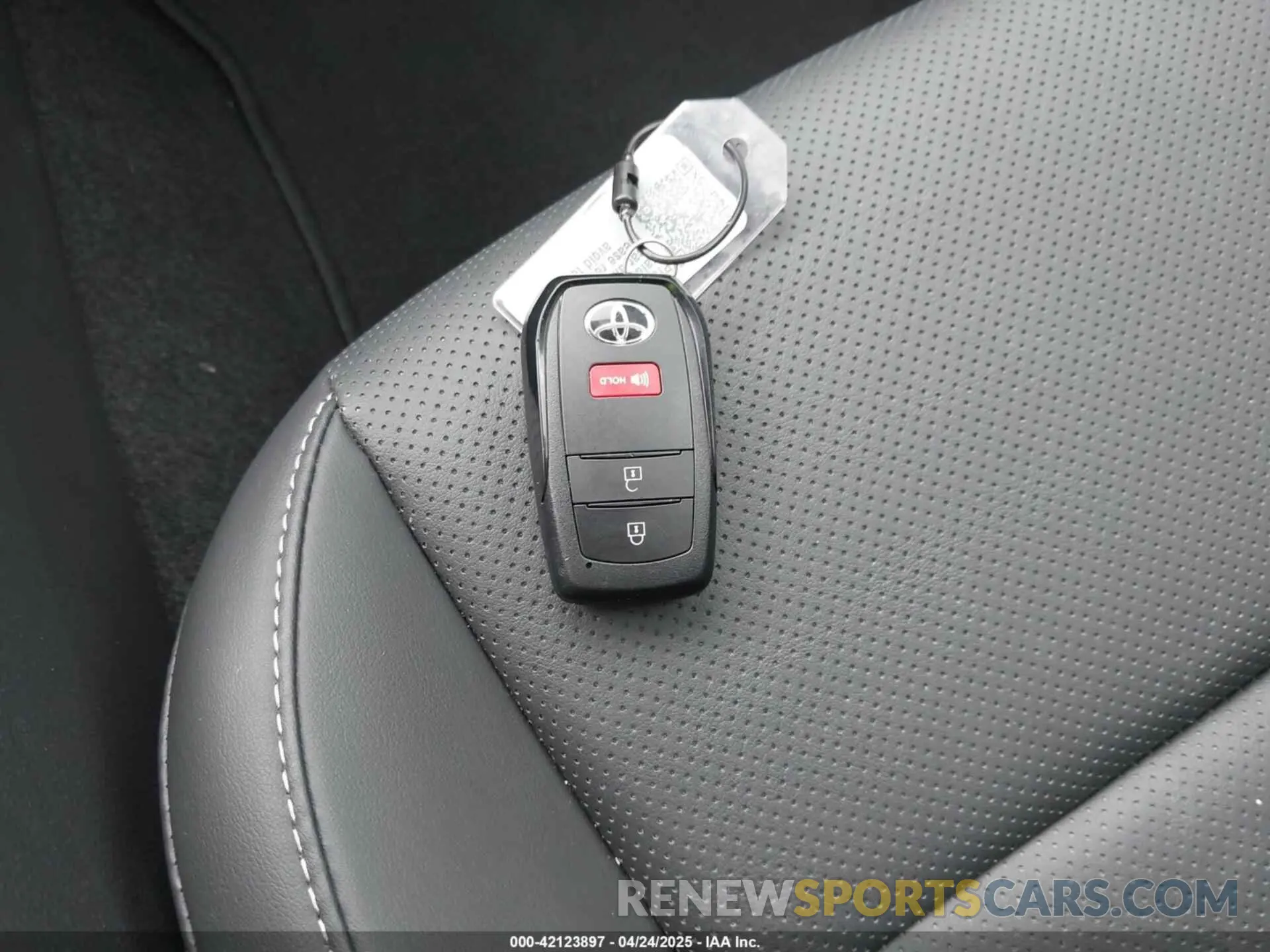 11 Фотография поврежденного автомобиля JTDACAAU7R3040428 TOYOTA PRIUS 2024