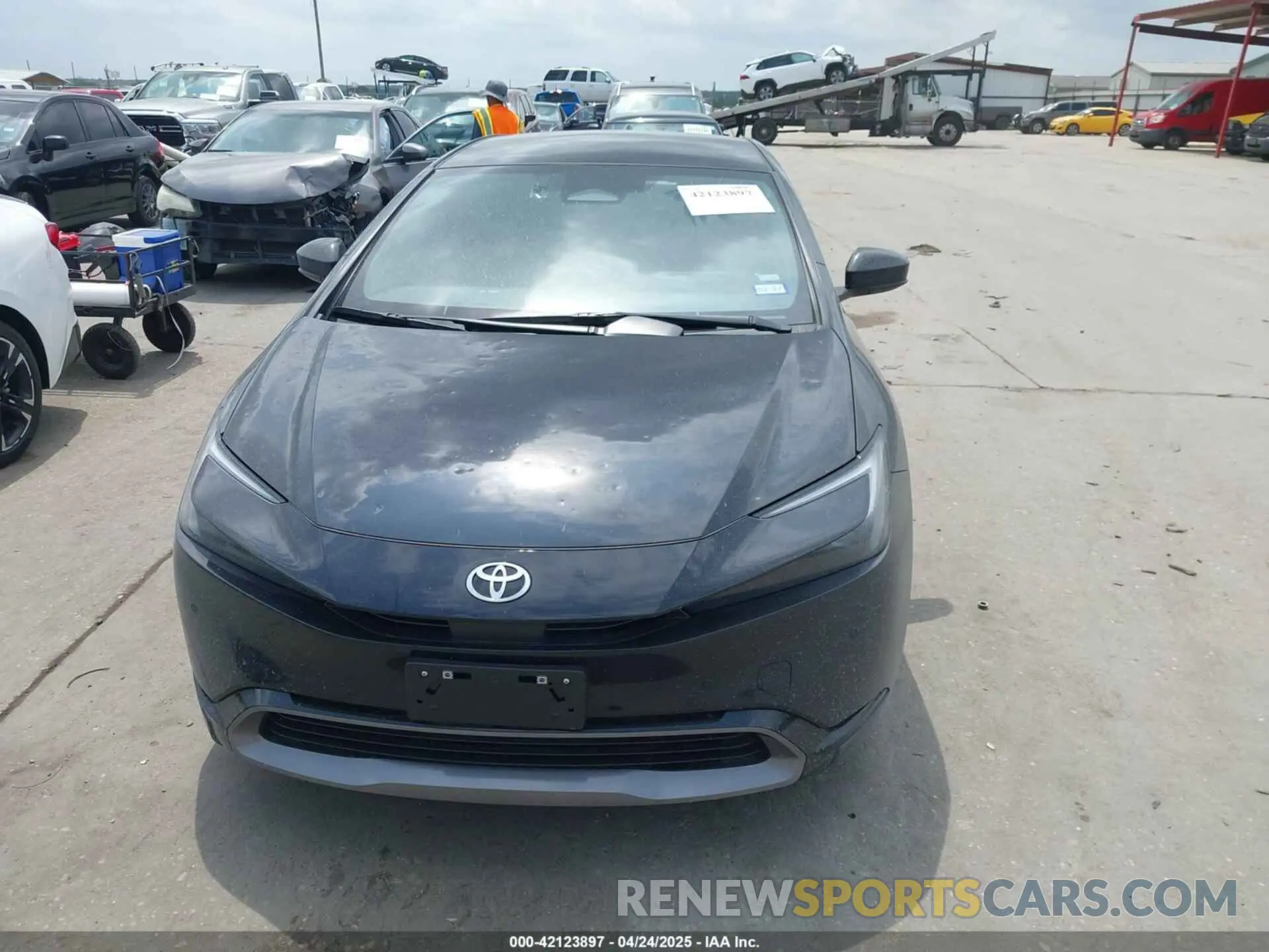 12 Фотография поврежденного автомобиля JTDACAAU7R3040428 TOYOTA PRIUS 2024