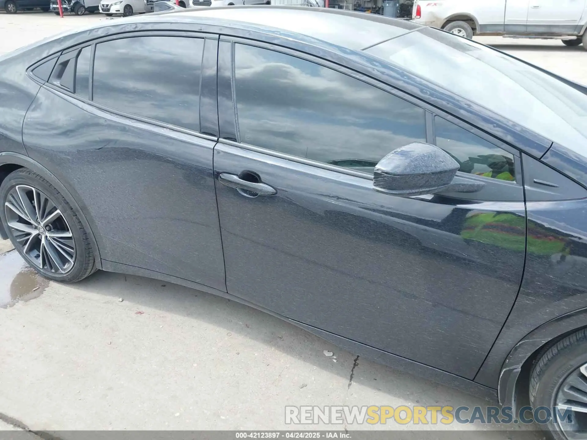 13 Фотография поврежденного автомобиля JTDACAAU7R3040428 TOYOTA PRIUS 2024