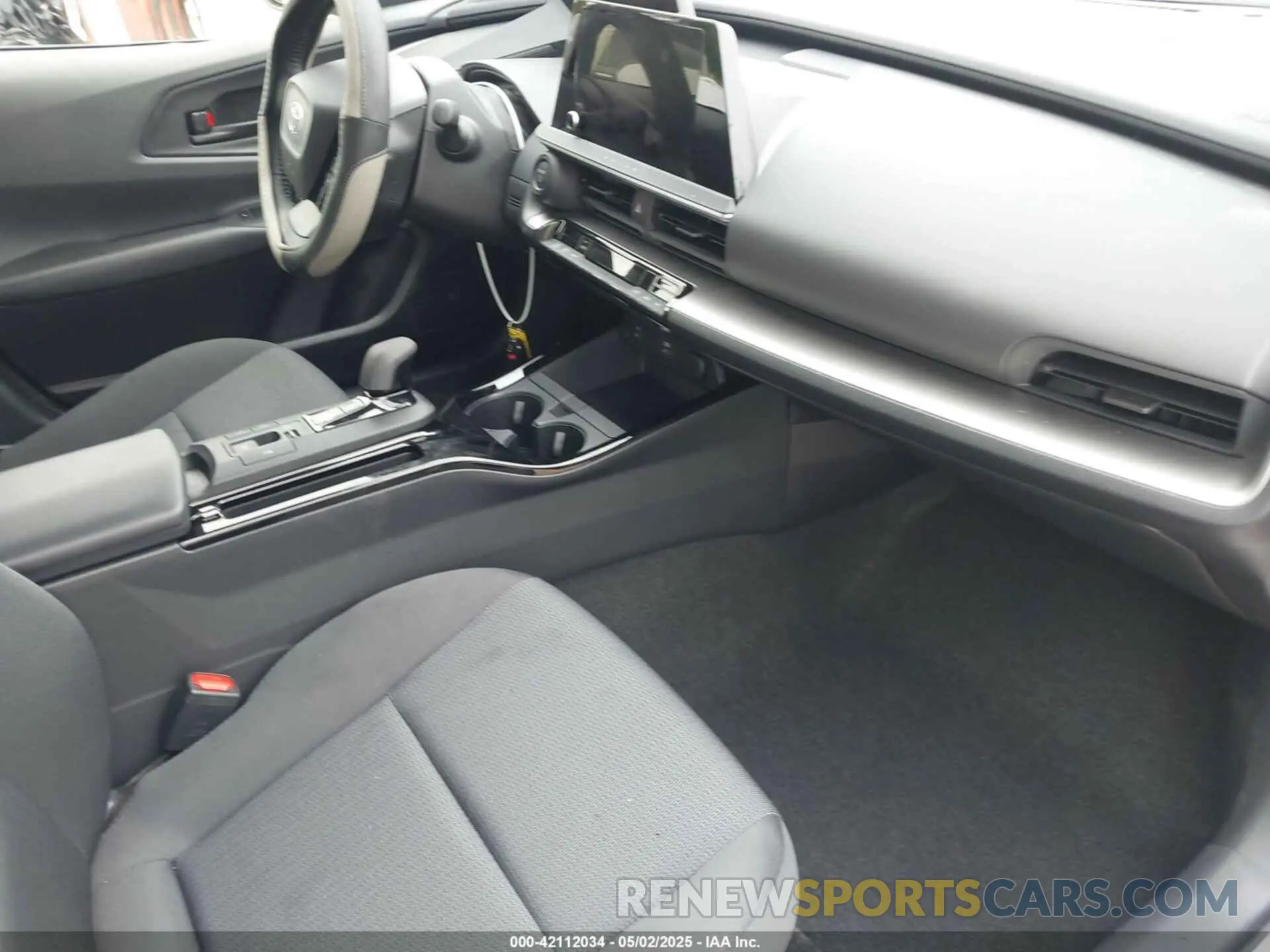 5 Фотография поврежденного автомобиля JTDACAAU9R3034839 TOYOTA PRIUS 2024