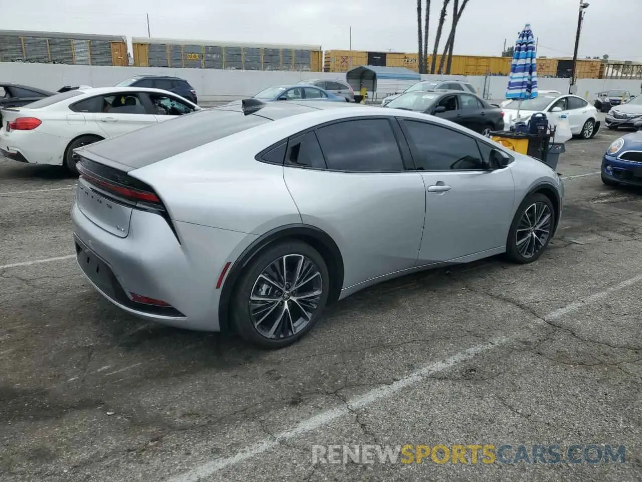 3 Фотография поврежденного автомобиля JTDACAAUXR3034252 TOYOTA PRIUS 2024