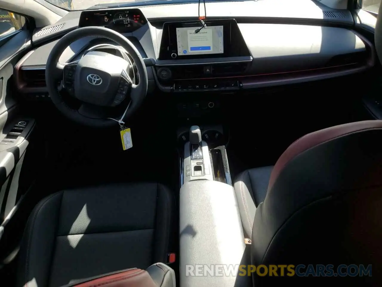 8 Фотография поврежденного автомобиля JTDACACU2R3026028 TOYOTA PRIUS 2024