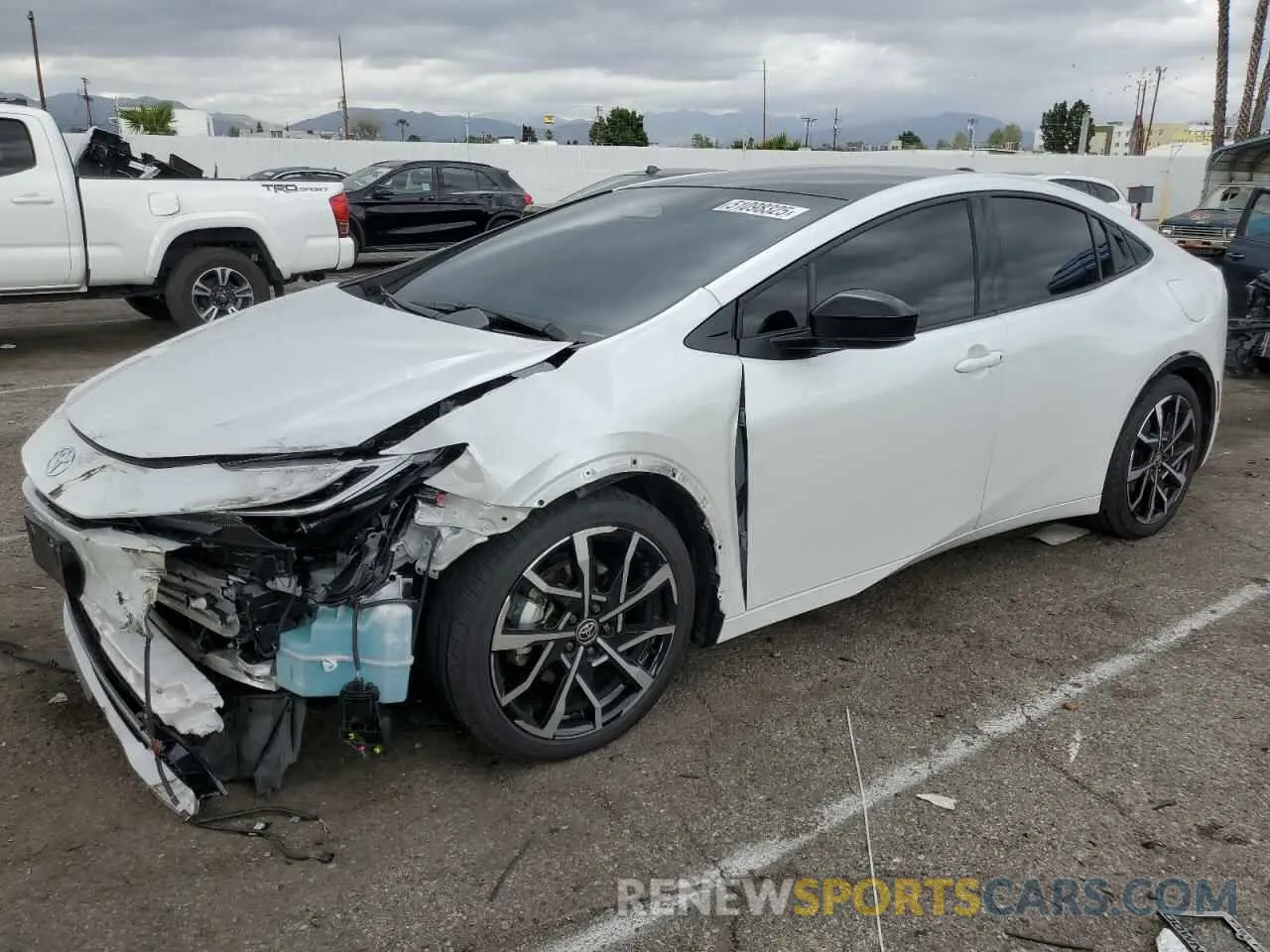1 Фотография поврежденного автомобиля JTDACACU9R3028052 TOYOTA PRIUS 2024