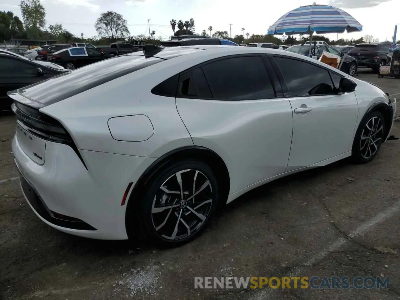 3 Фотография поврежденного автомобиля JTDACACU9R3028052 TOYOTA PRIUS 2024